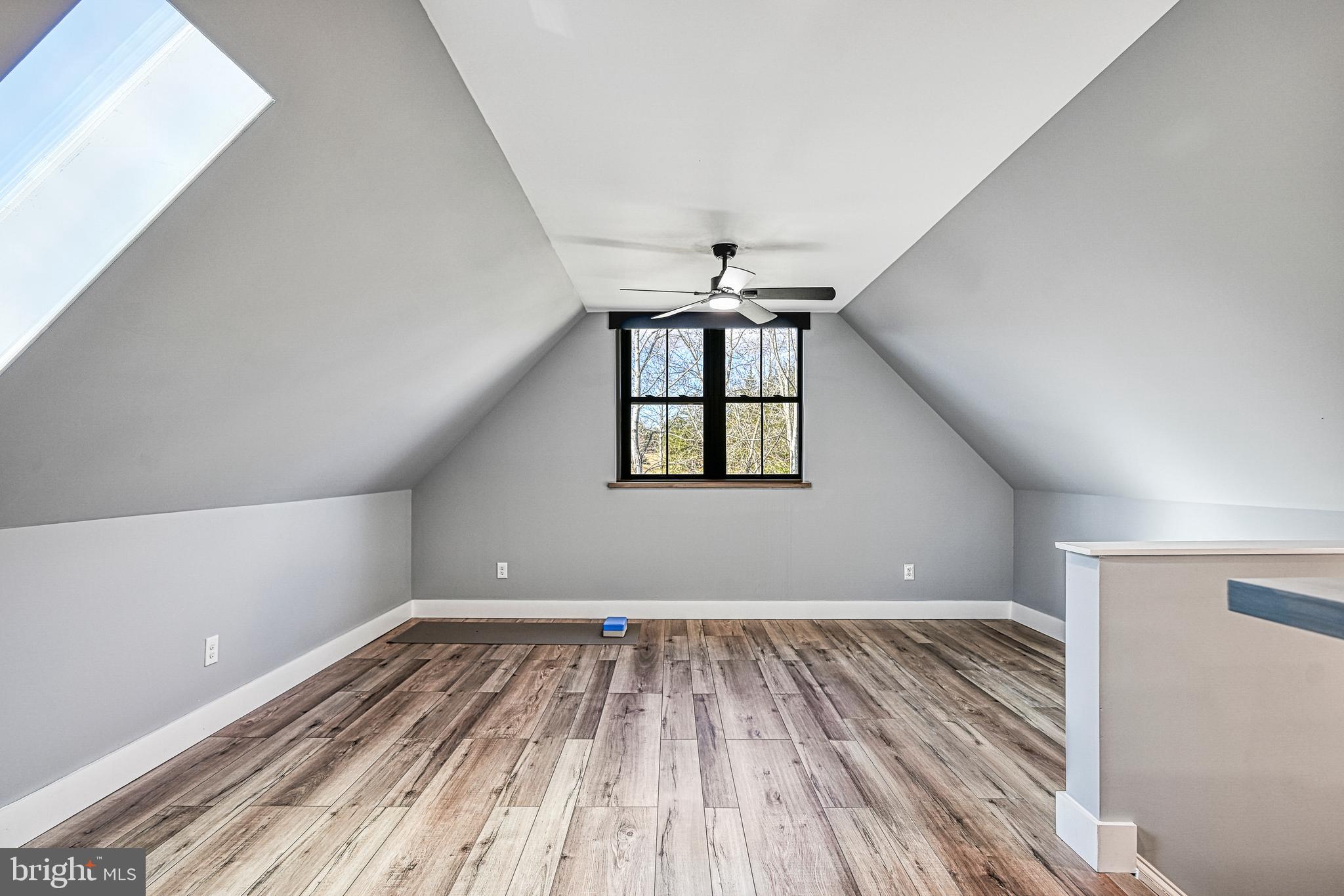 THALIA SHORES - Residential