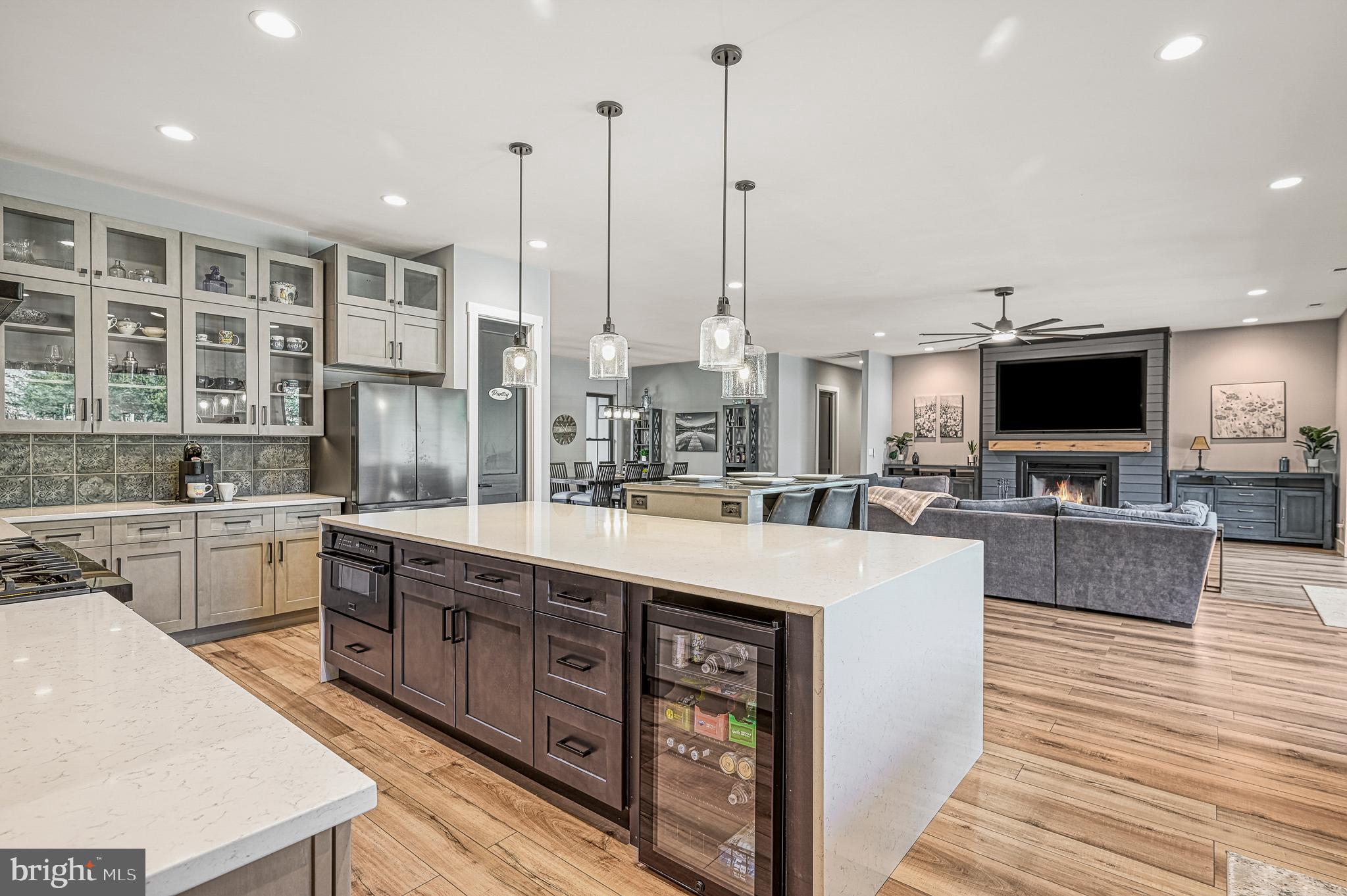 THALIA SHORES - Residential