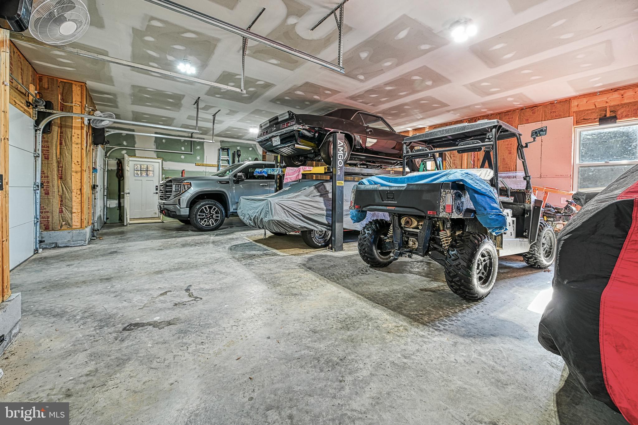 THALIA SHORES - Residential