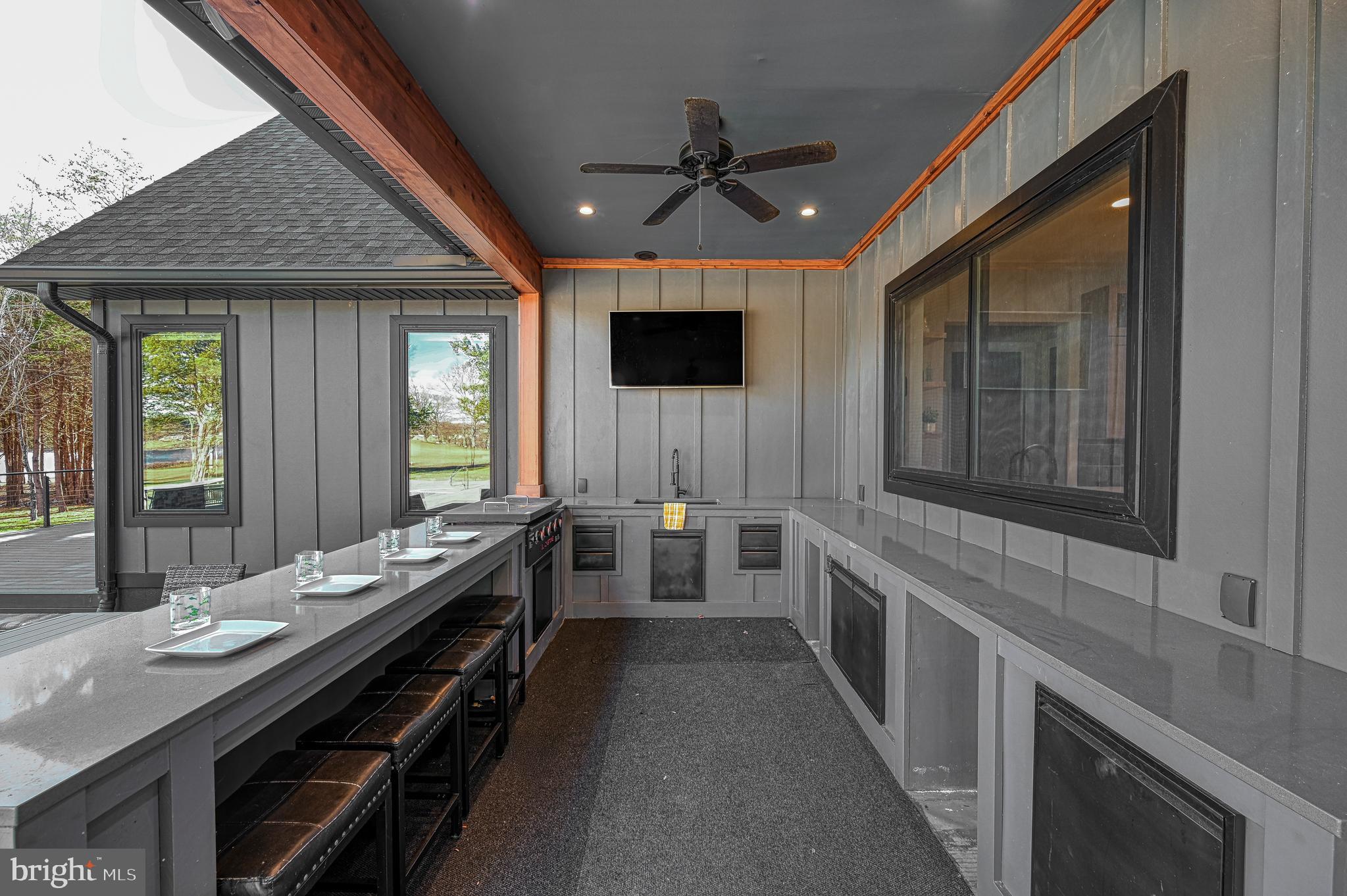 THALIA SHORES - Residential