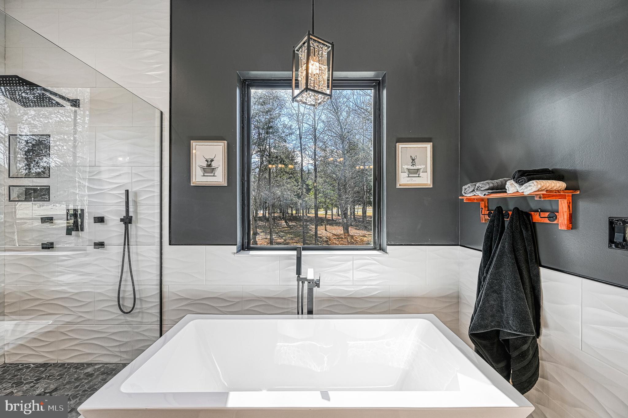 THALIA SHORES - Residential