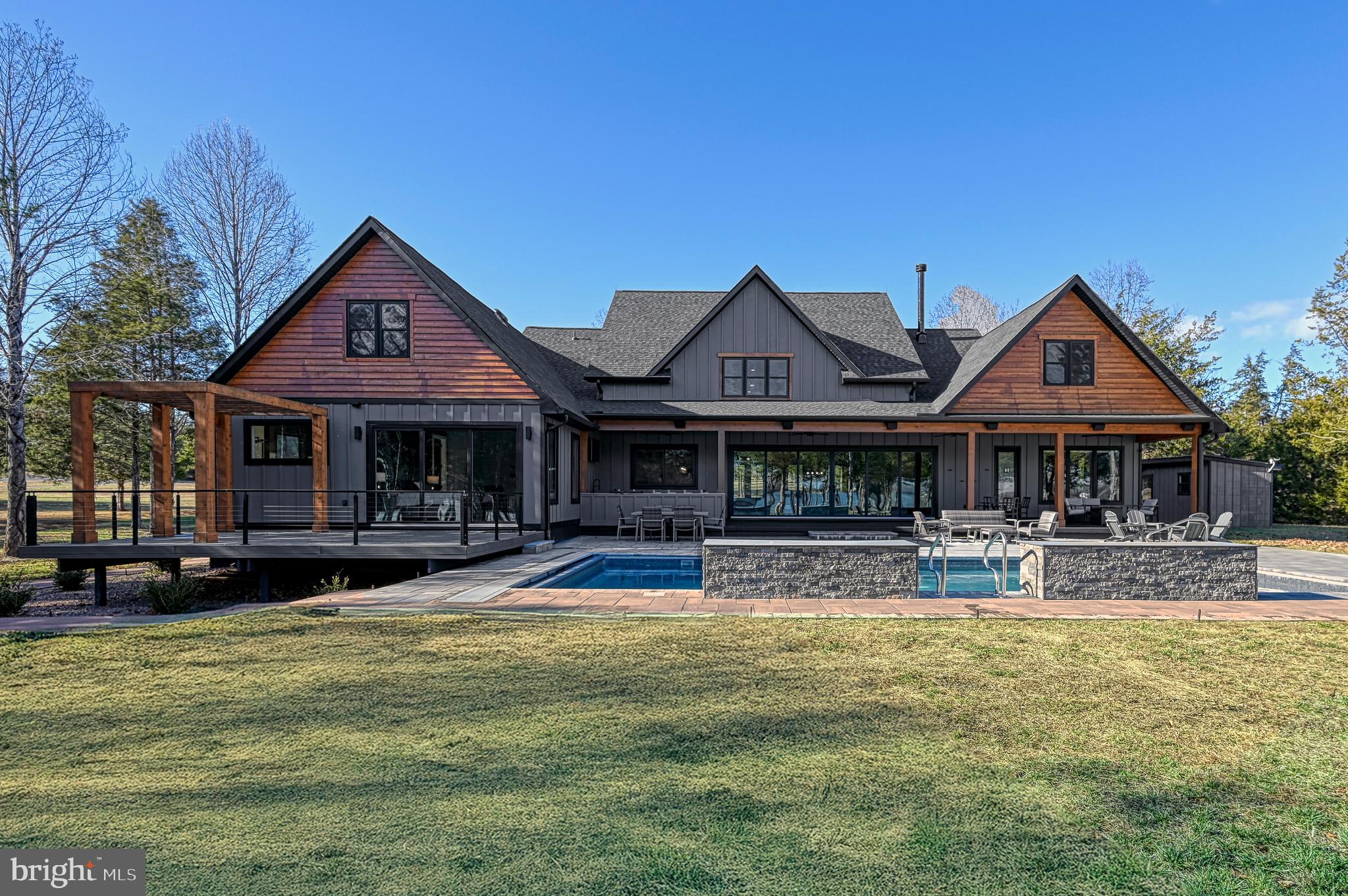 THALIA SHORES - Residential