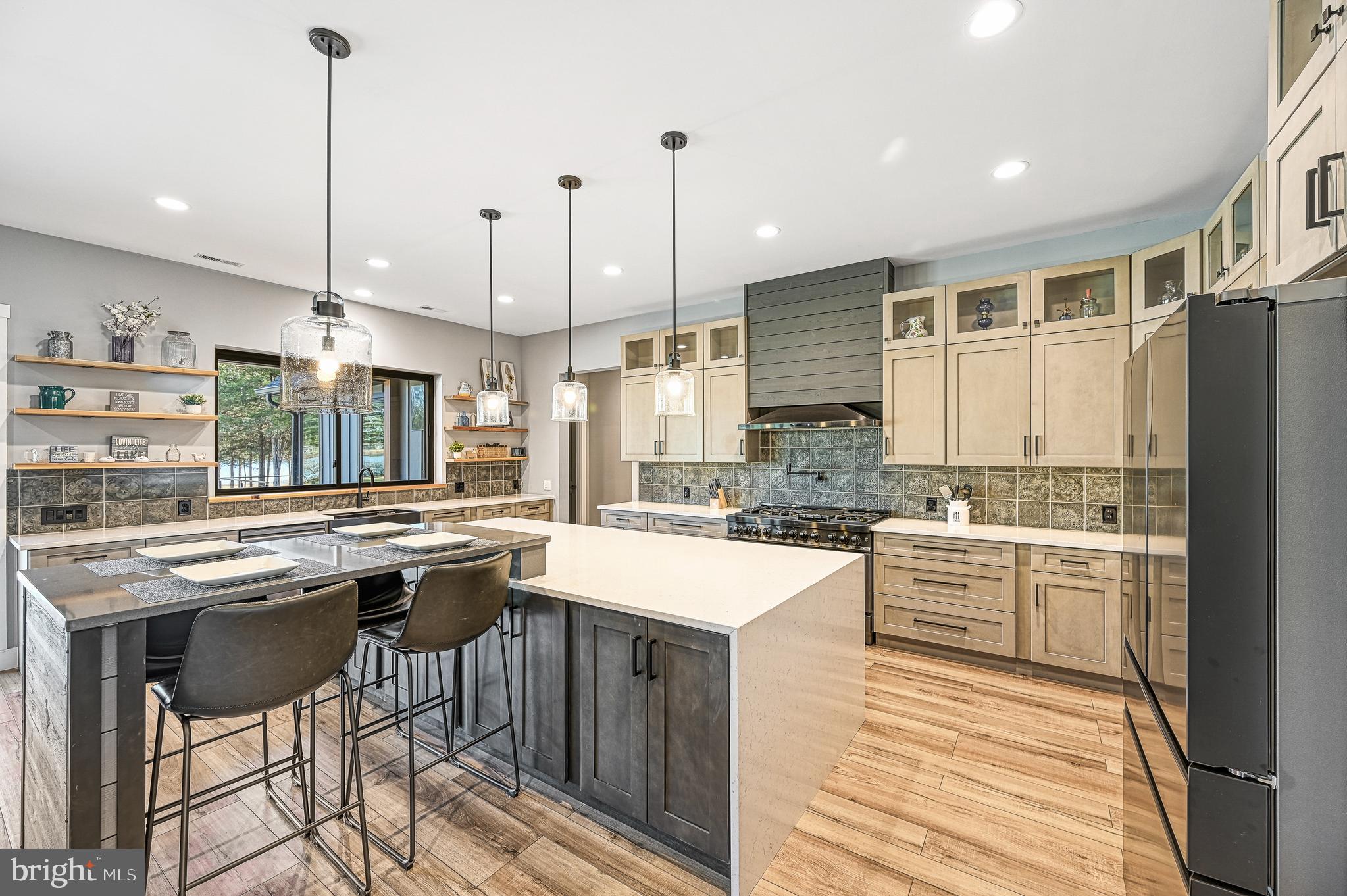 THALIA SHORES - Residential