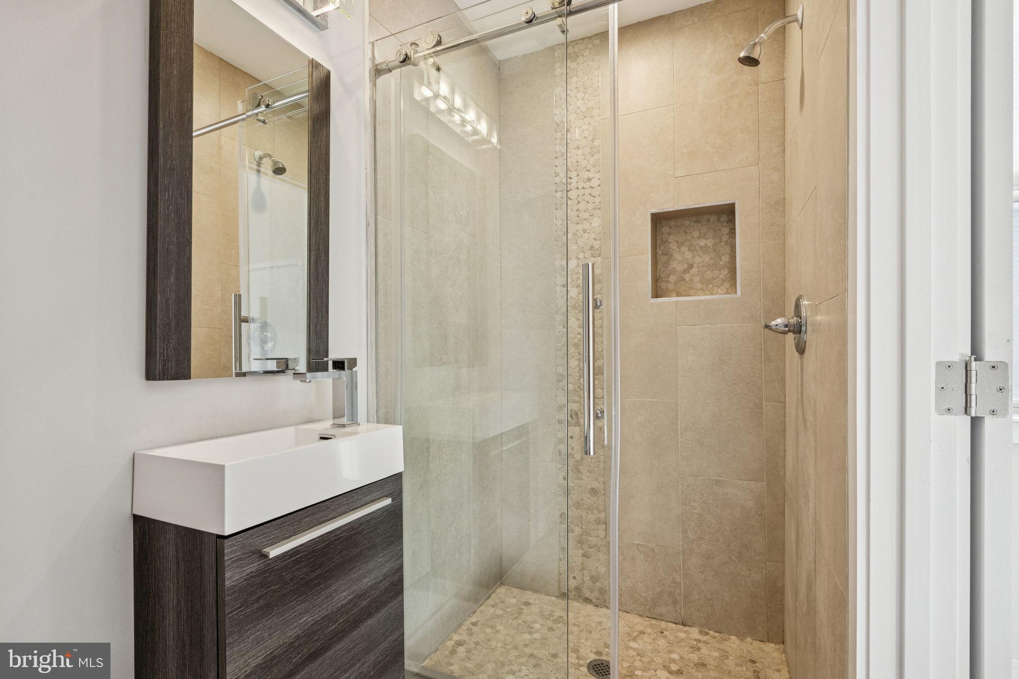 ROXBOROUGH - Residential