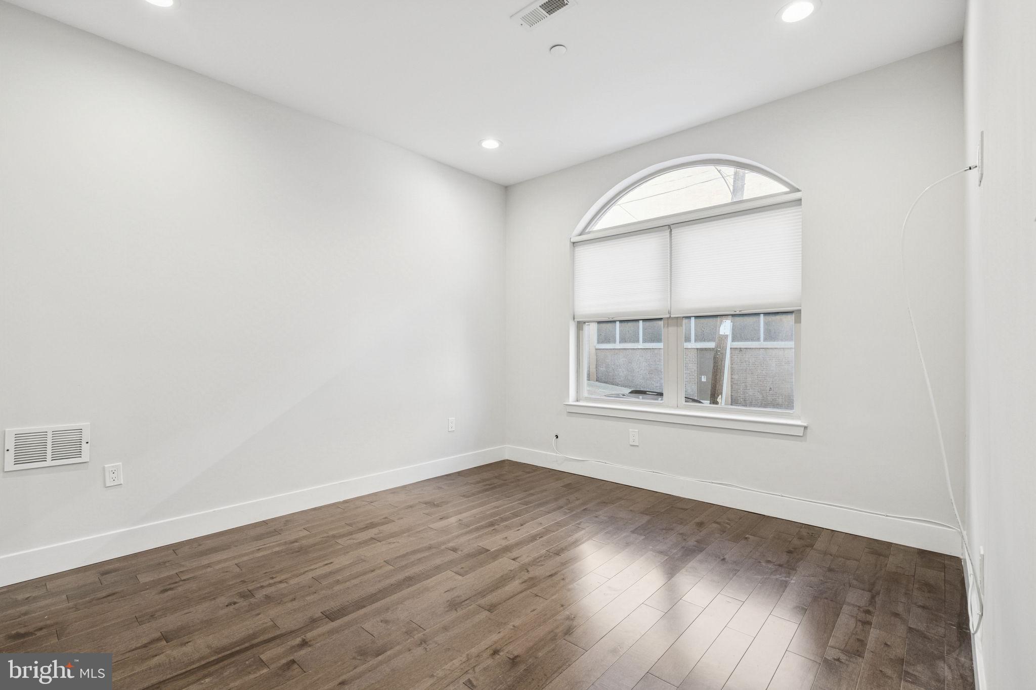 ROXBOROUGH - Residential