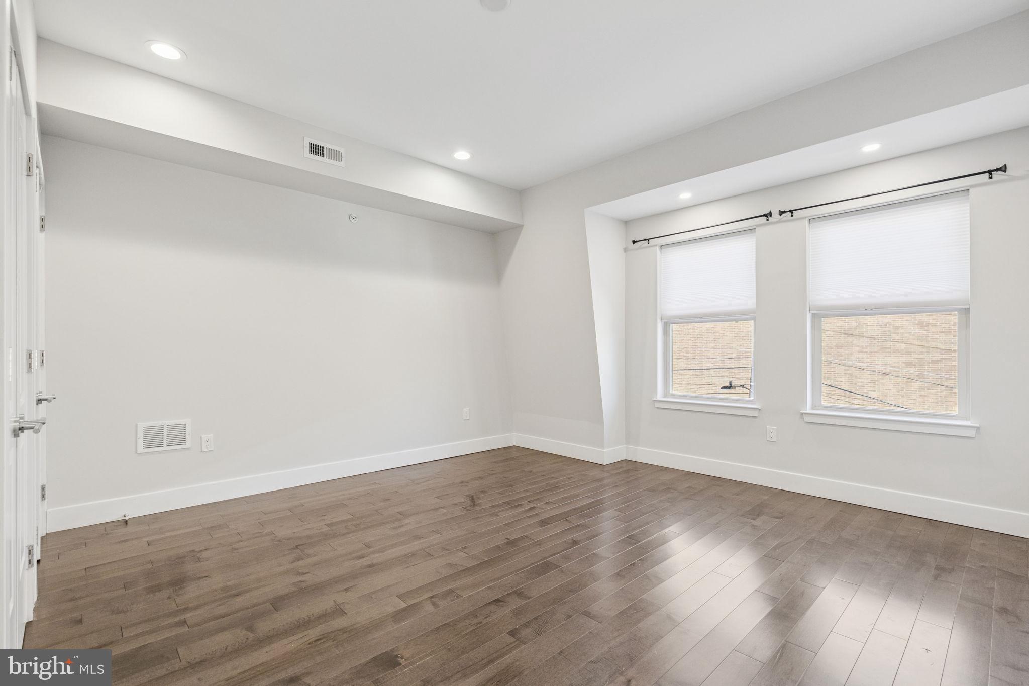 ROXBOROUGH - Residential