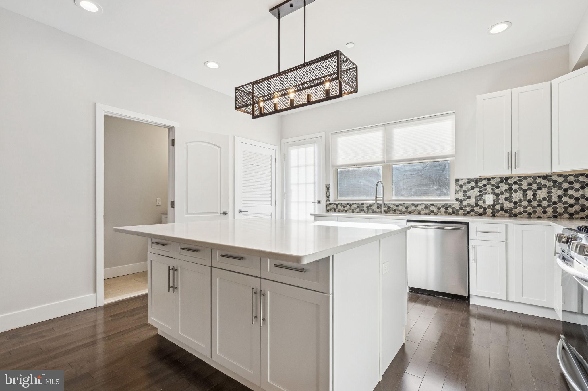 ROXBOROUGH - Residential