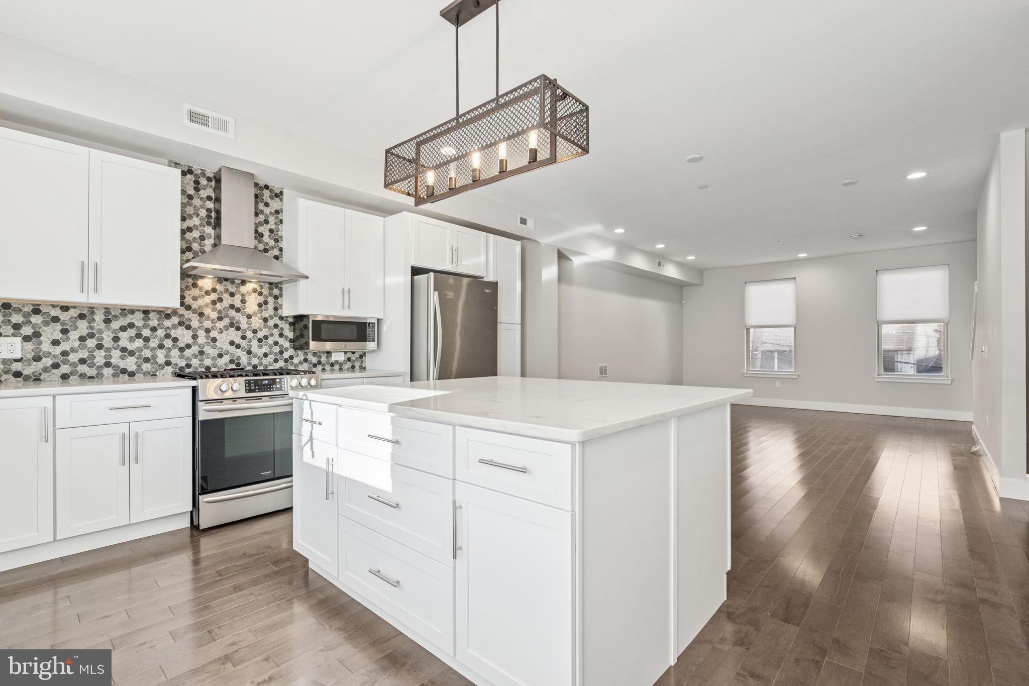 ROXBOROUGH - Residential