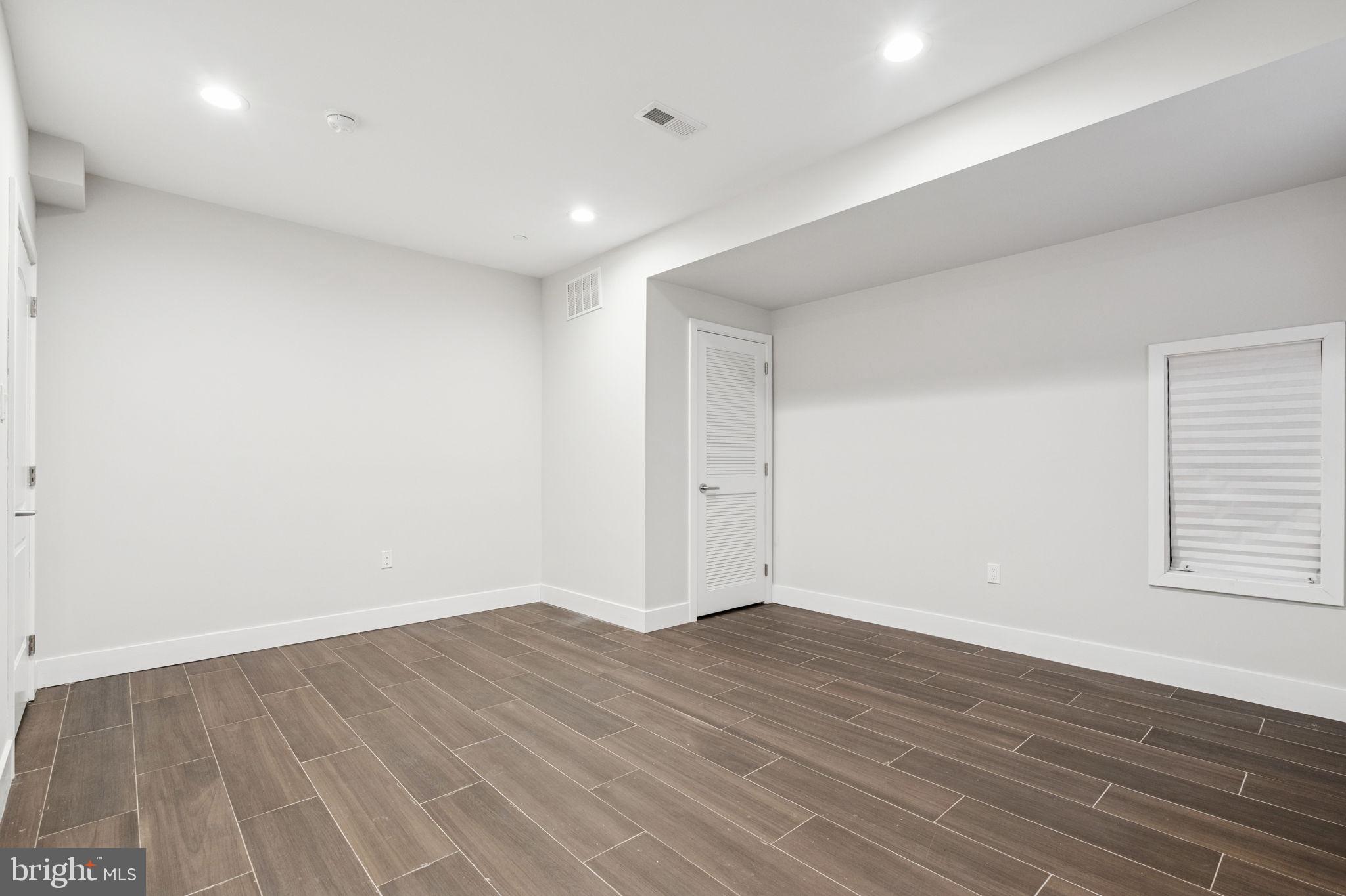 ROXBOROUGH - Residential