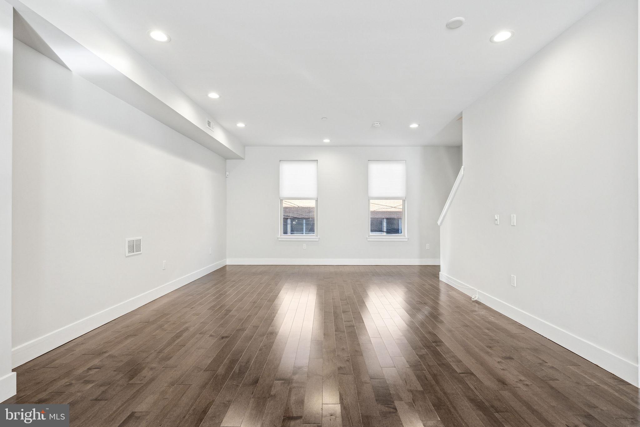 ROXBOROUGH - Residential