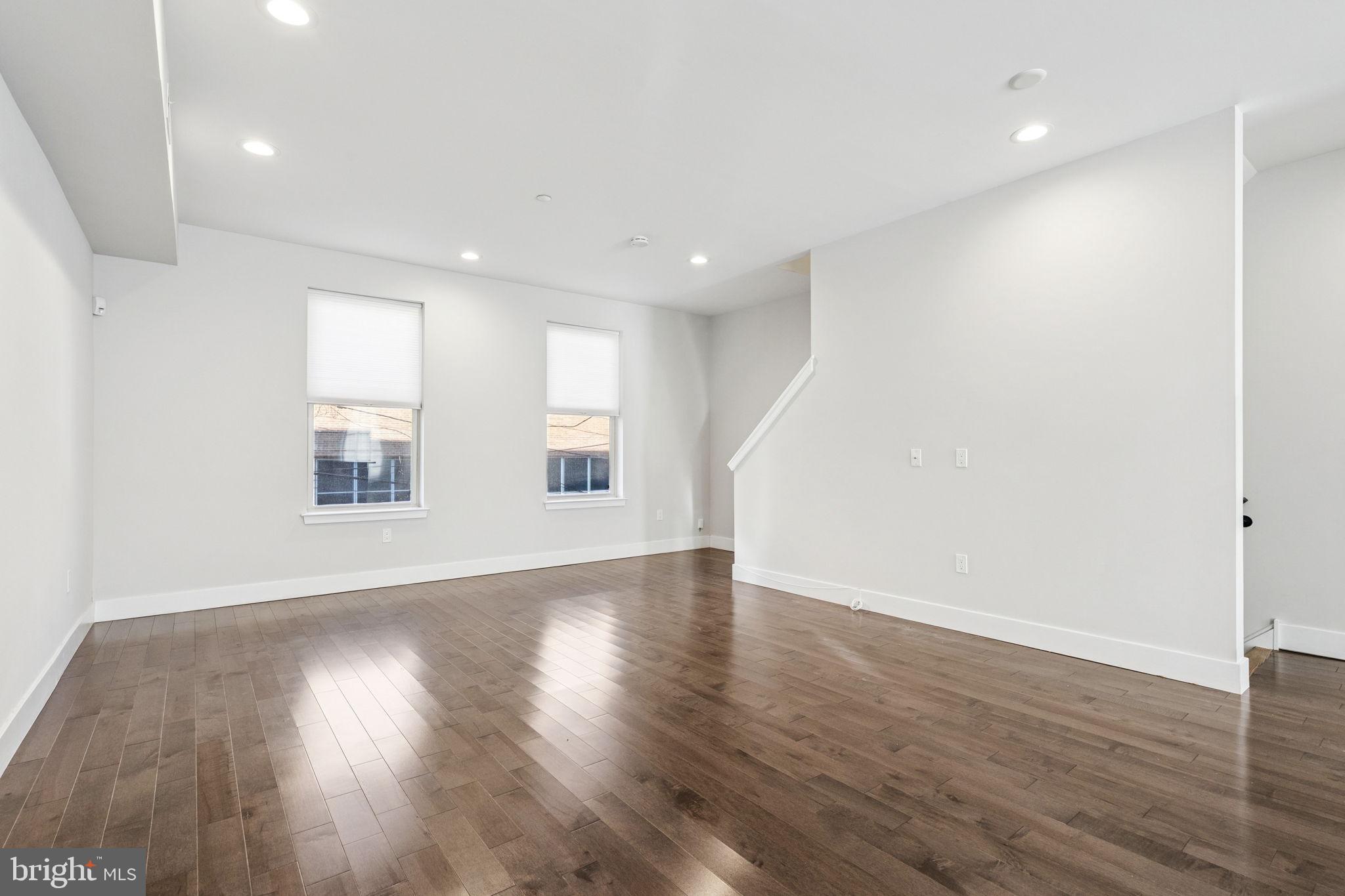 ROXBOROUGH - Residential