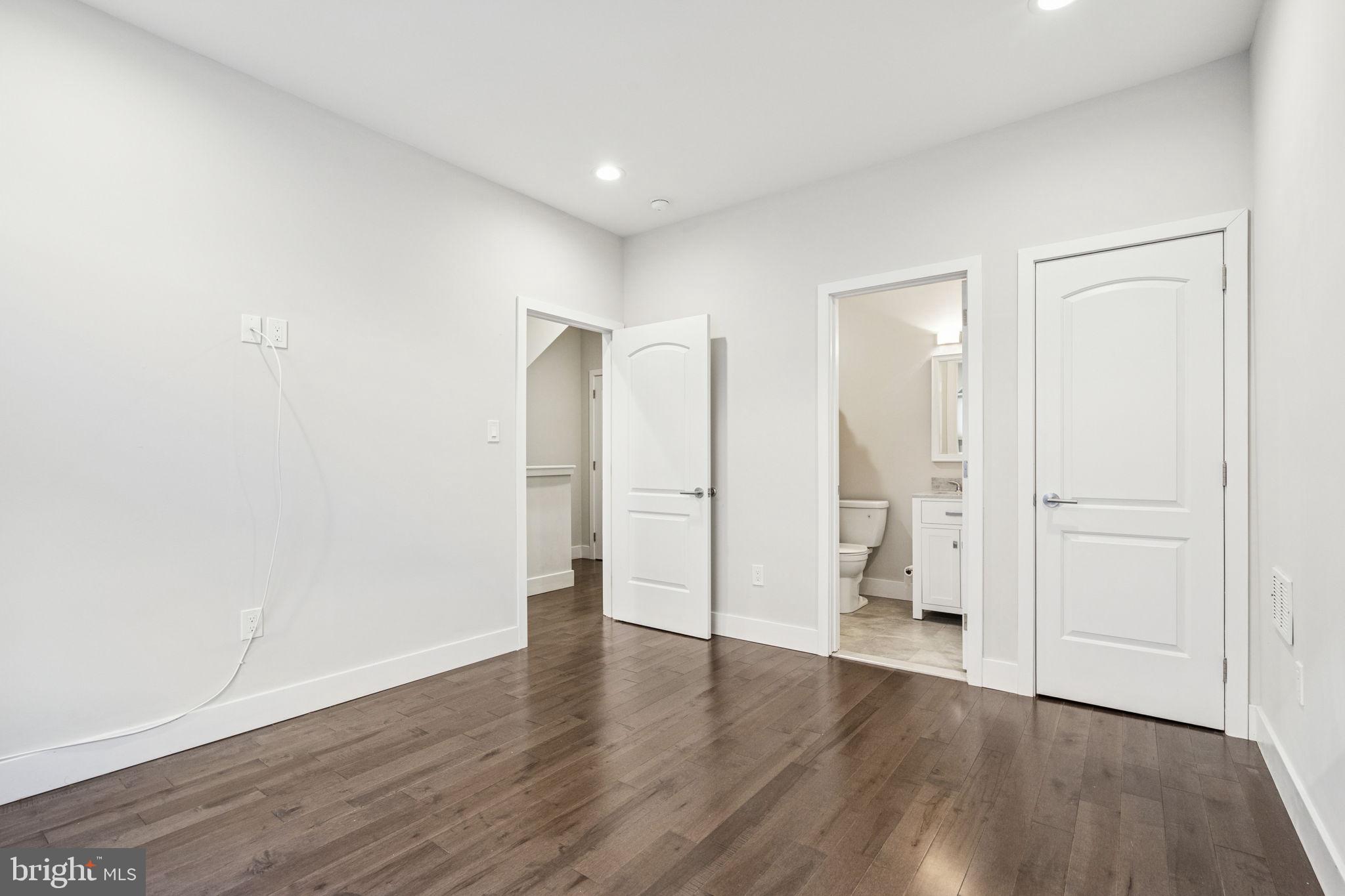 ROXBOROUGH - Residential