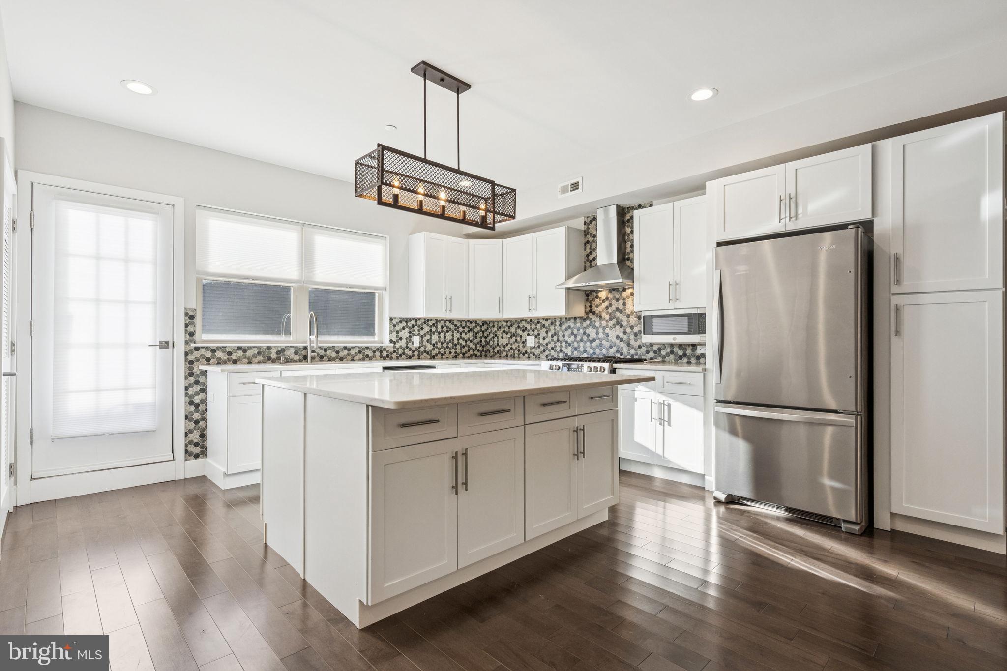 ROXBOROUGH - Residential