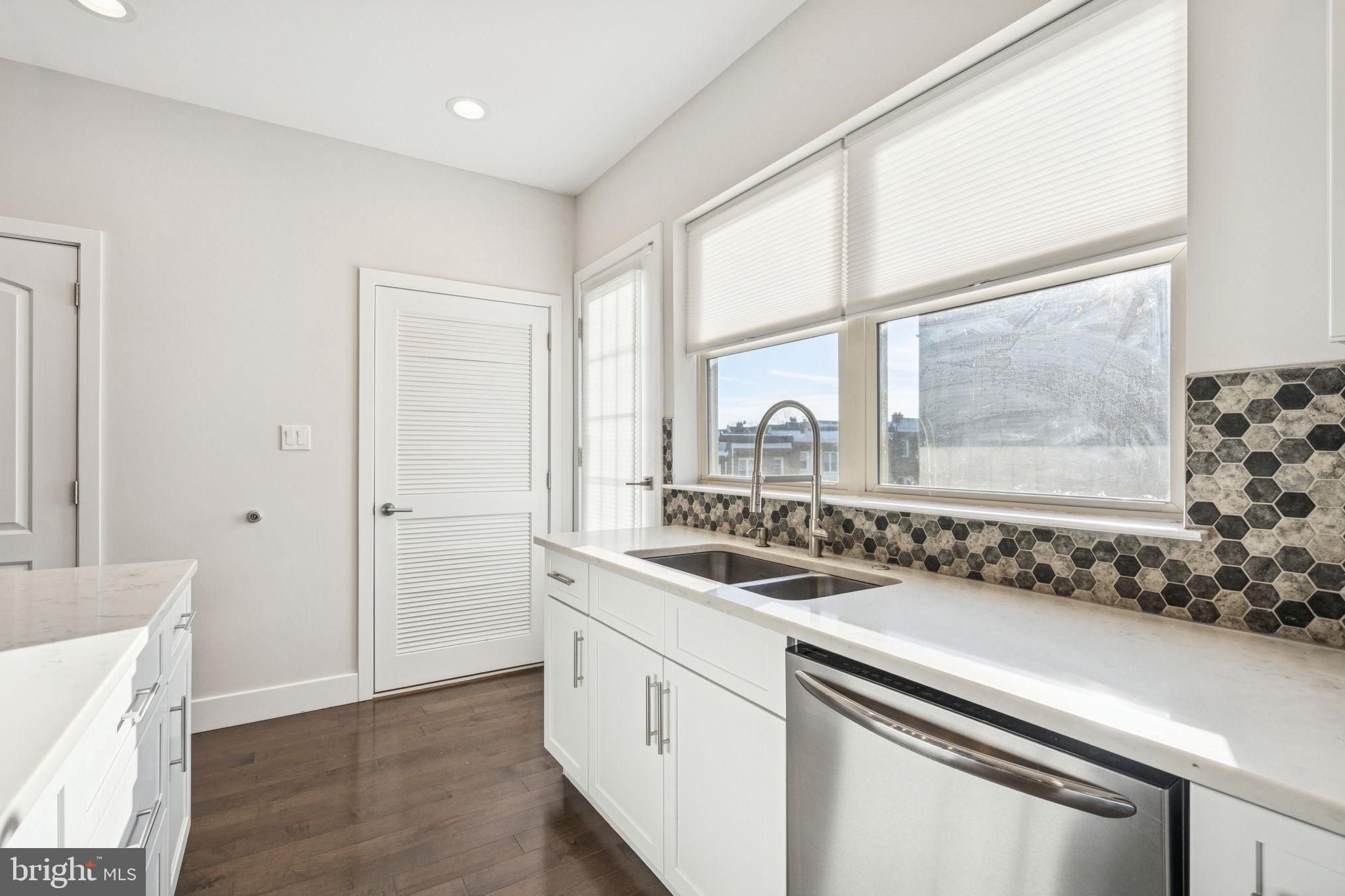 ROXBOROUGH - Residential