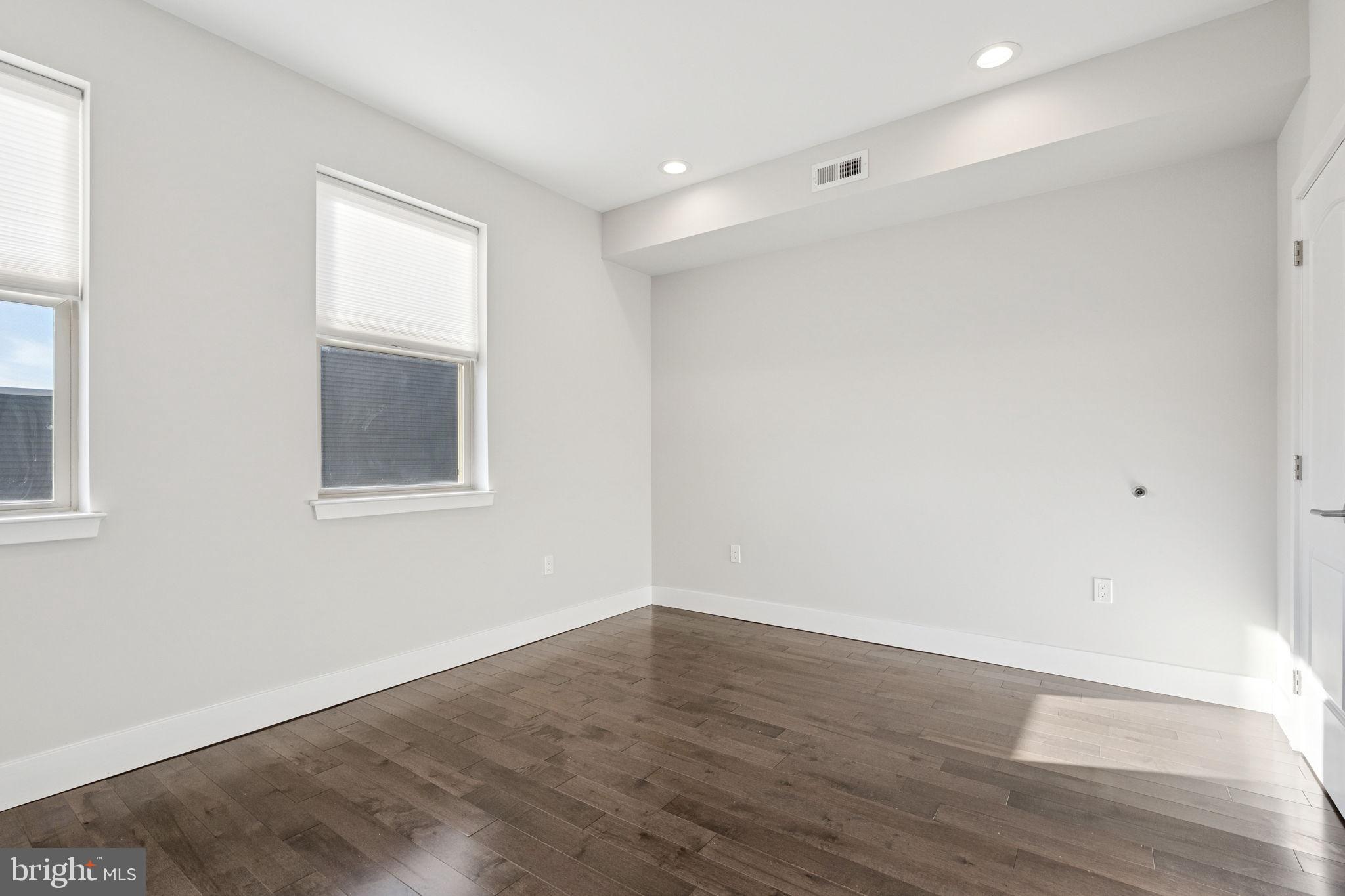 ROXBOROUGH - Residential