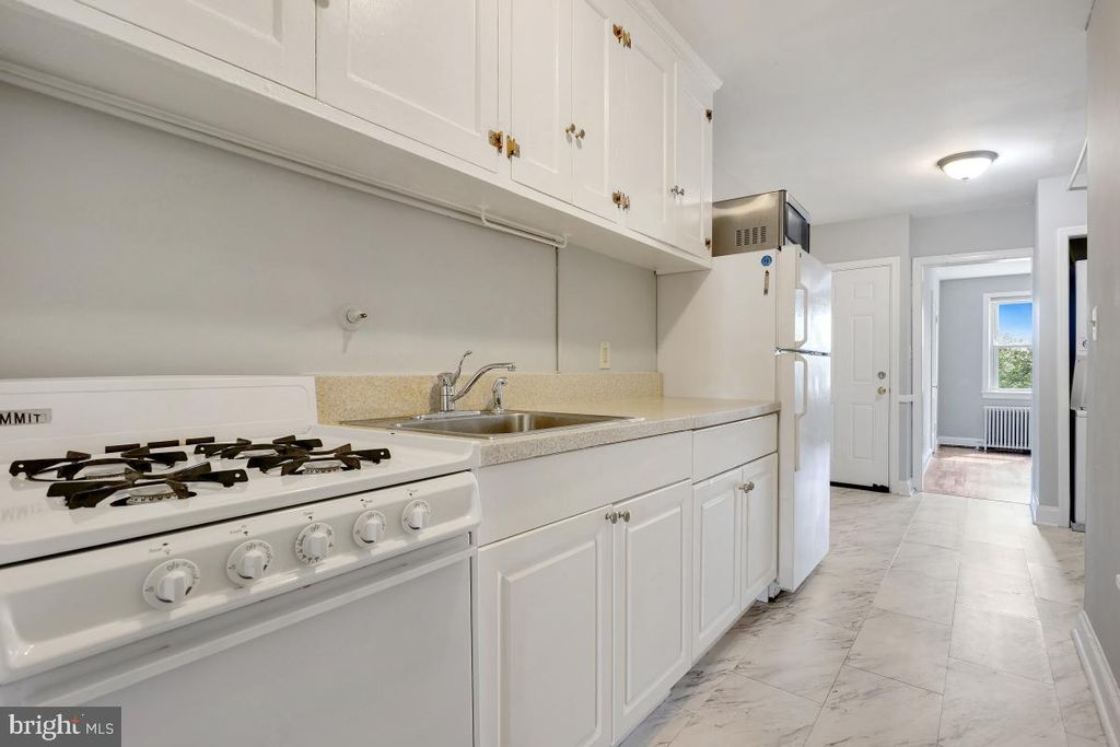 Photo of 330 20th Street NE, WASHINGTON, DC 20002 (MLS # DCDC2227556)