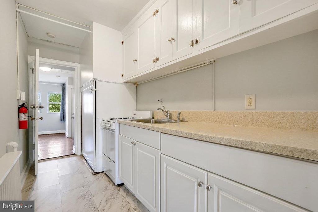 Photo of 330 20th Street NE, WASHINGTON, DC 20002 (MLS # DCDC2227556)
