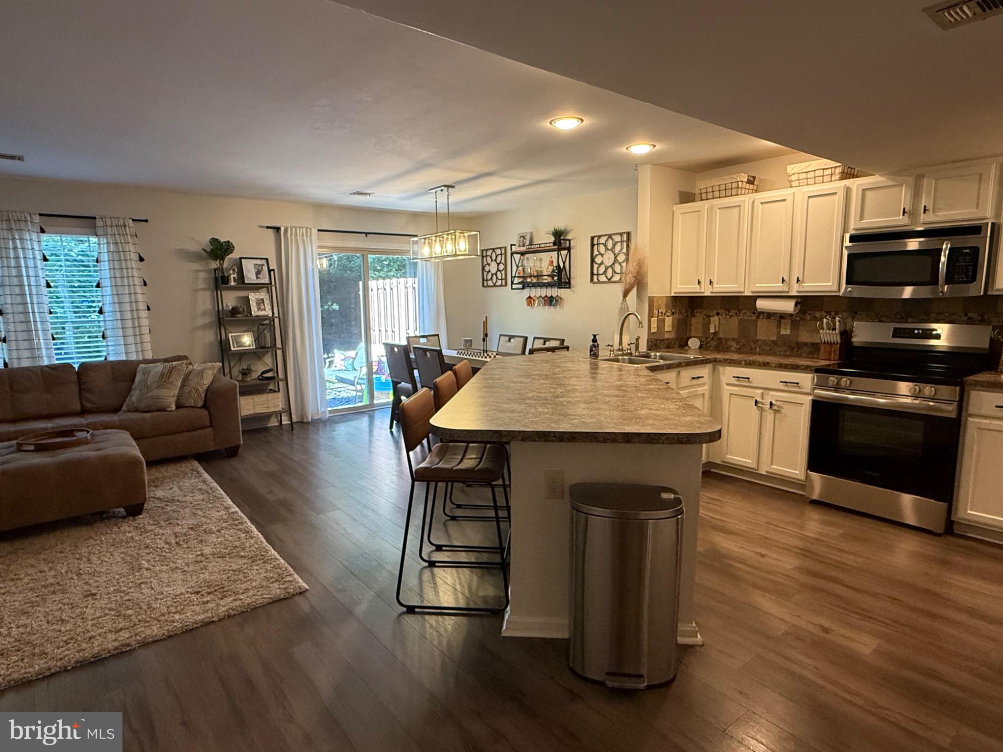 539 POND VIEW COURT