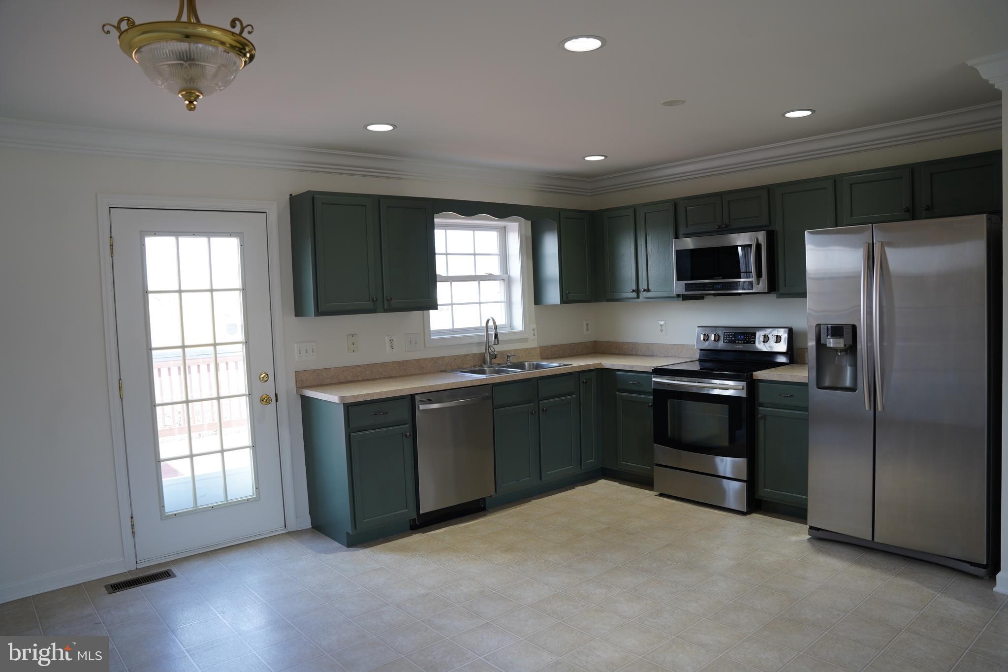 FOREST HEIGHTS - Residential Lease