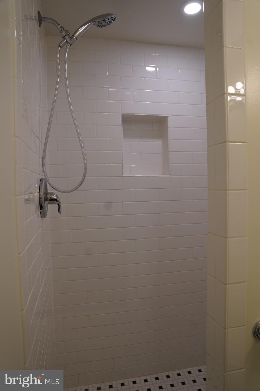 FOREST HEIGHTS - Residential Lease