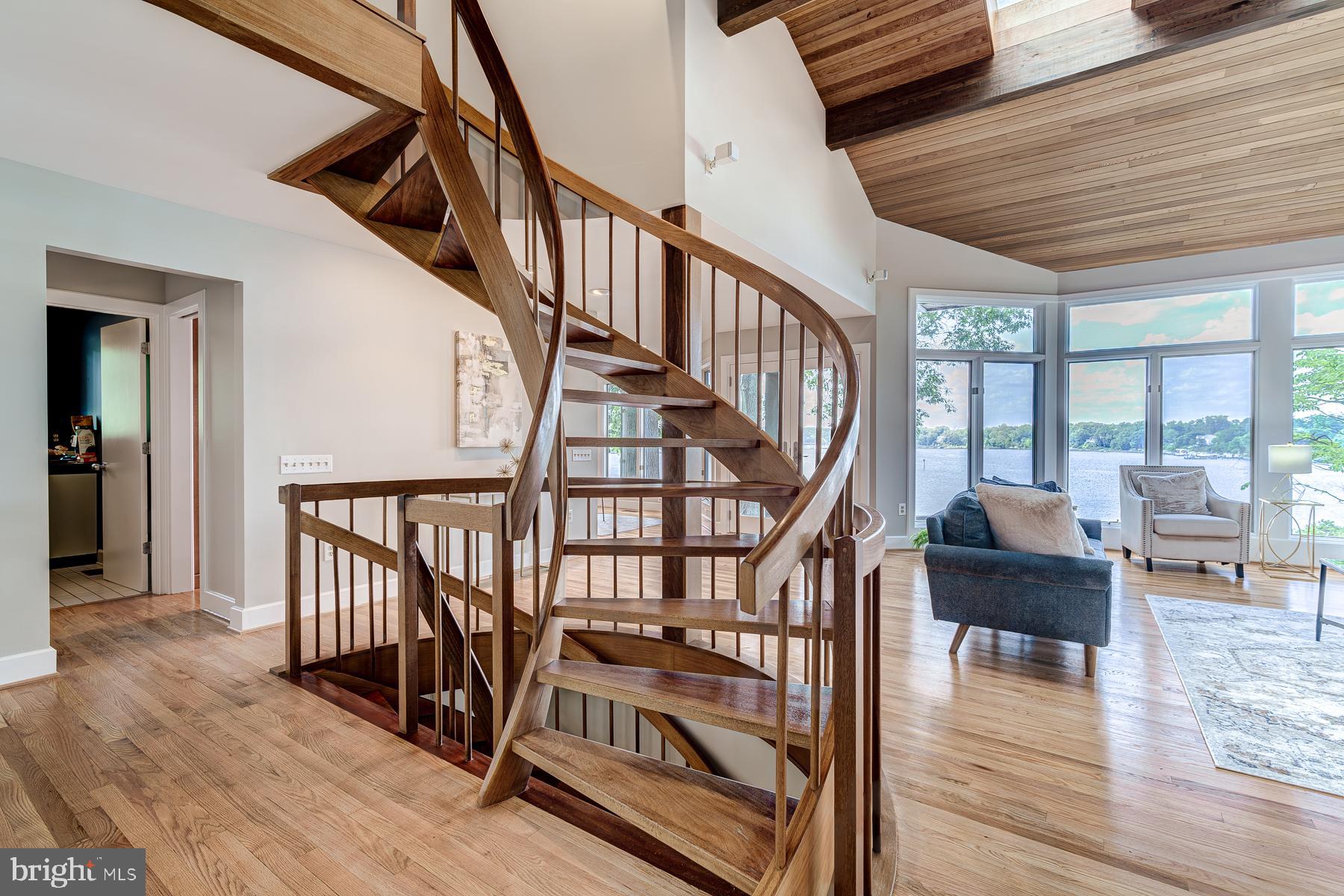 EDGEWATER BEACH - Residential