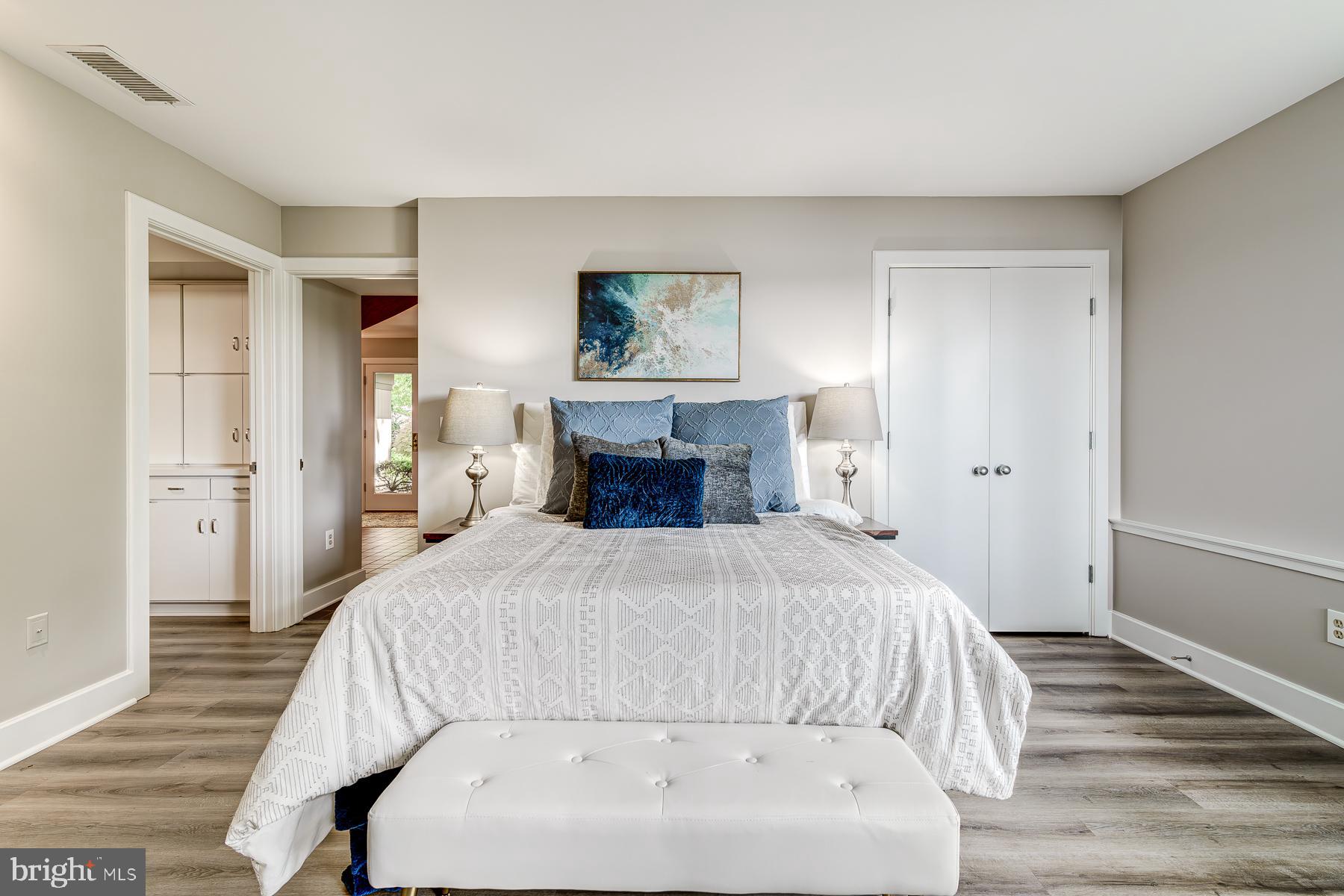 EDGEWATER BEACH - Residential