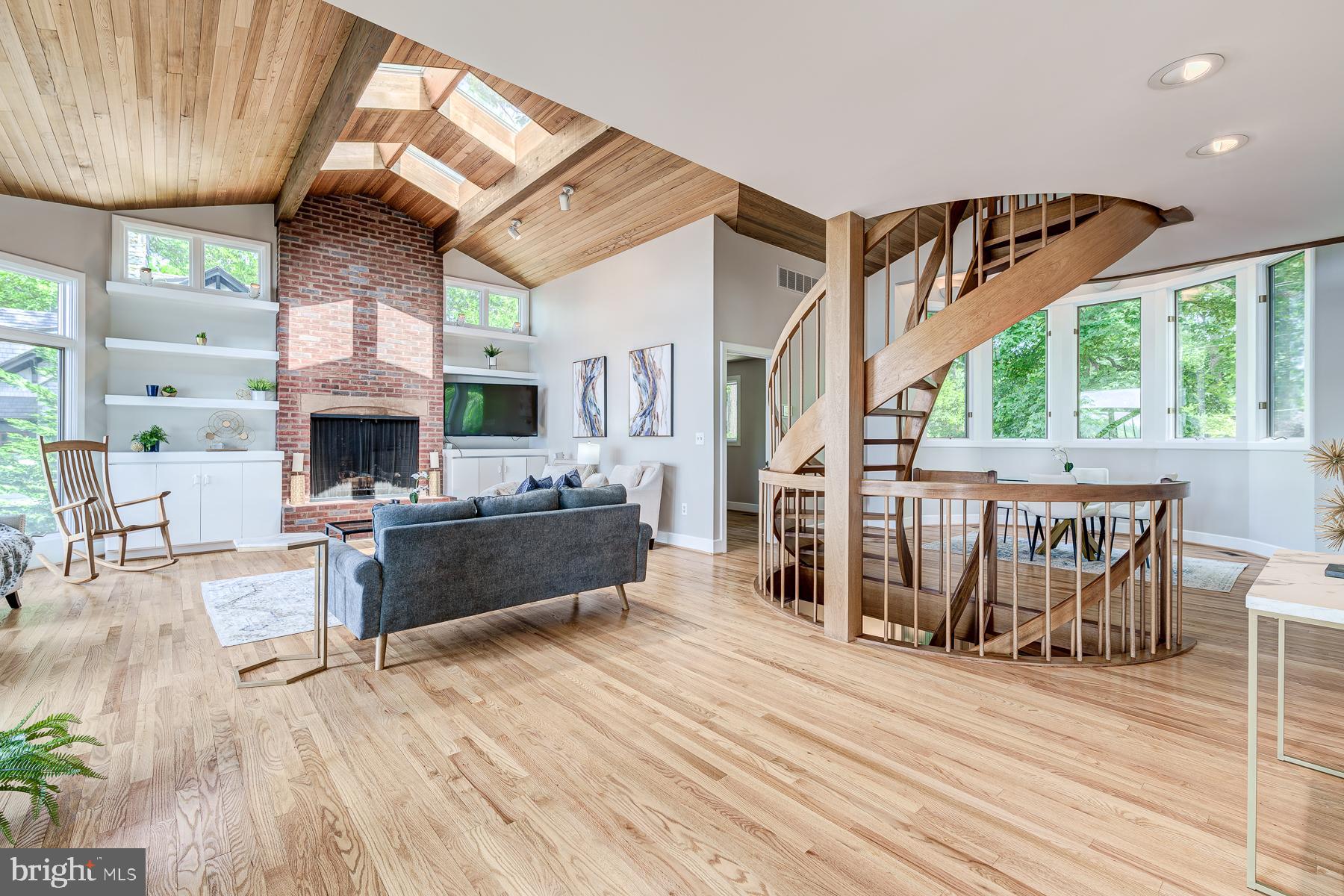 EDGEWATER BEACH - Residential