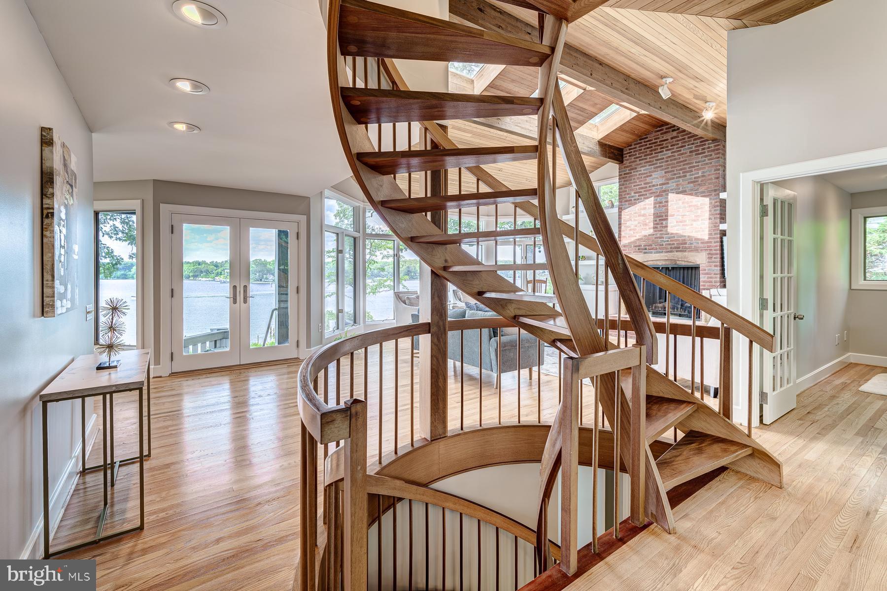 EDGEWATER BEACH - Residential