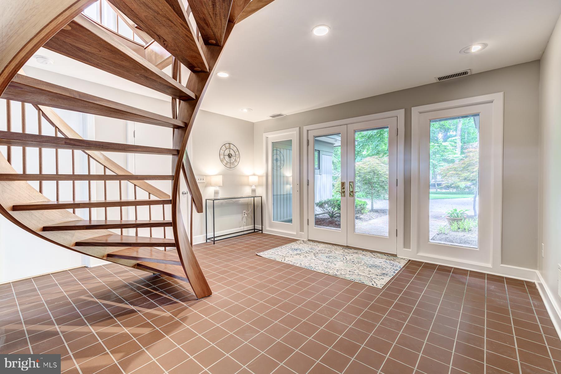 EDGEWATER BEACH - Residential