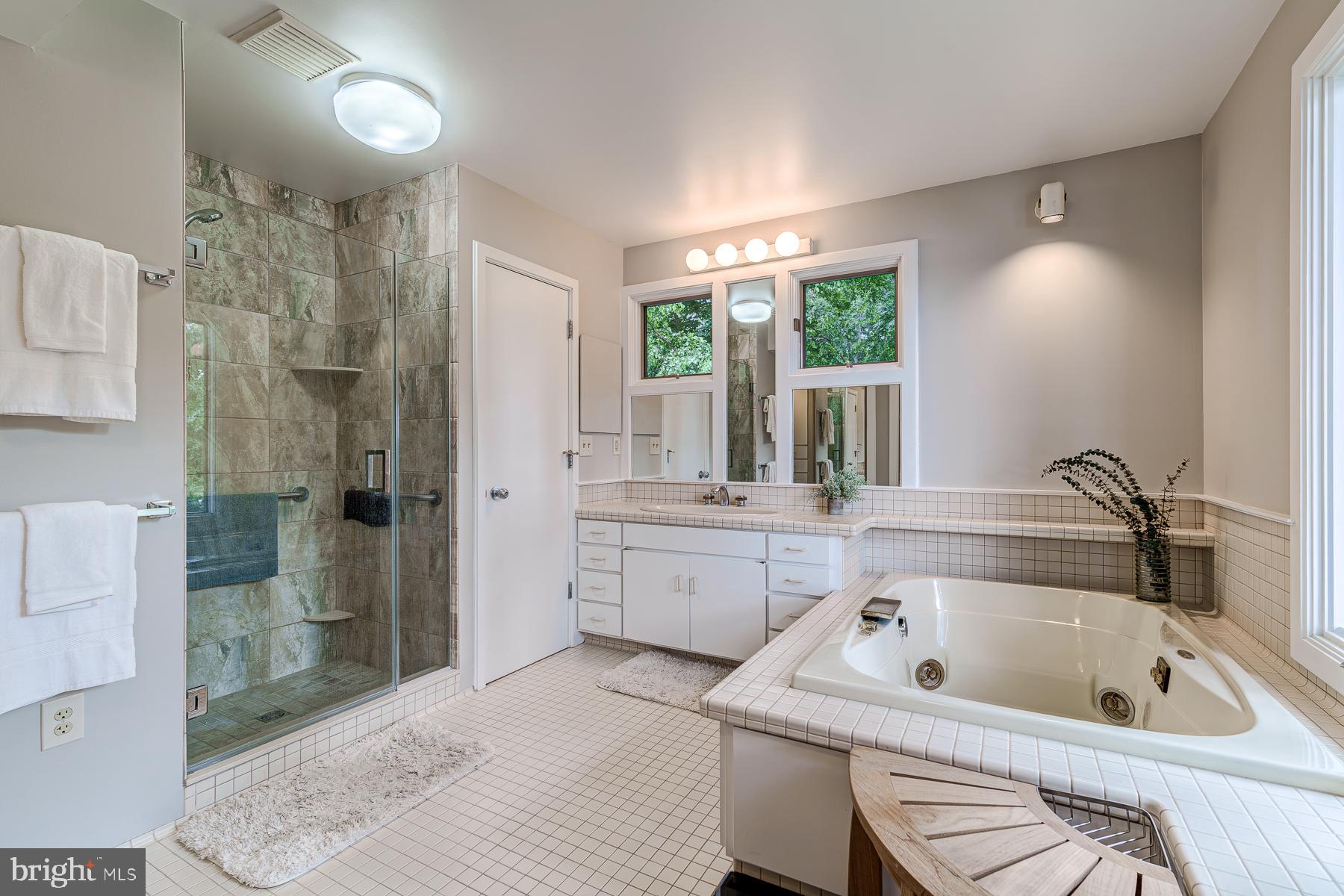 EDGEWATER BEACH - Residential