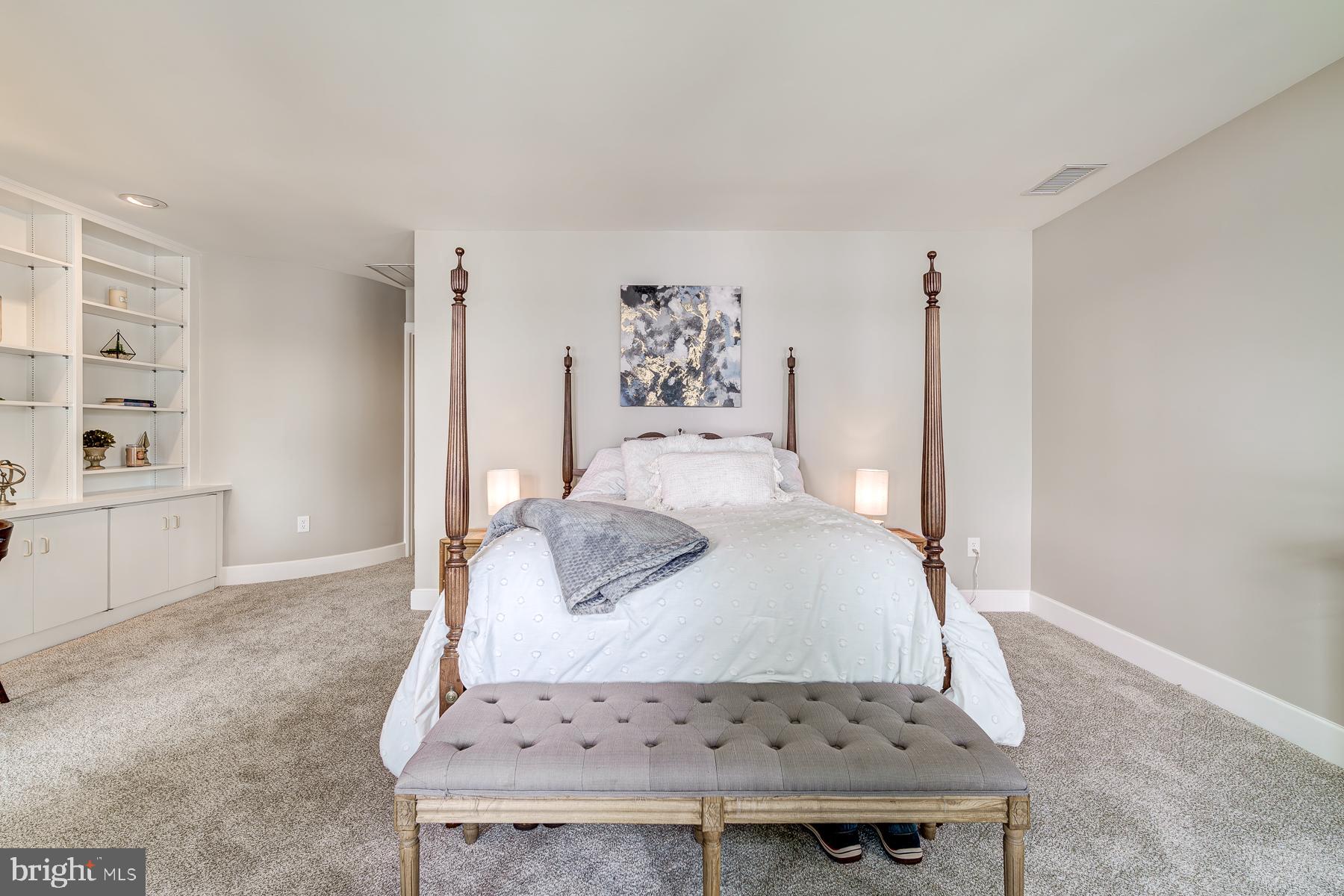 EDGEWATER BEACH - Residential