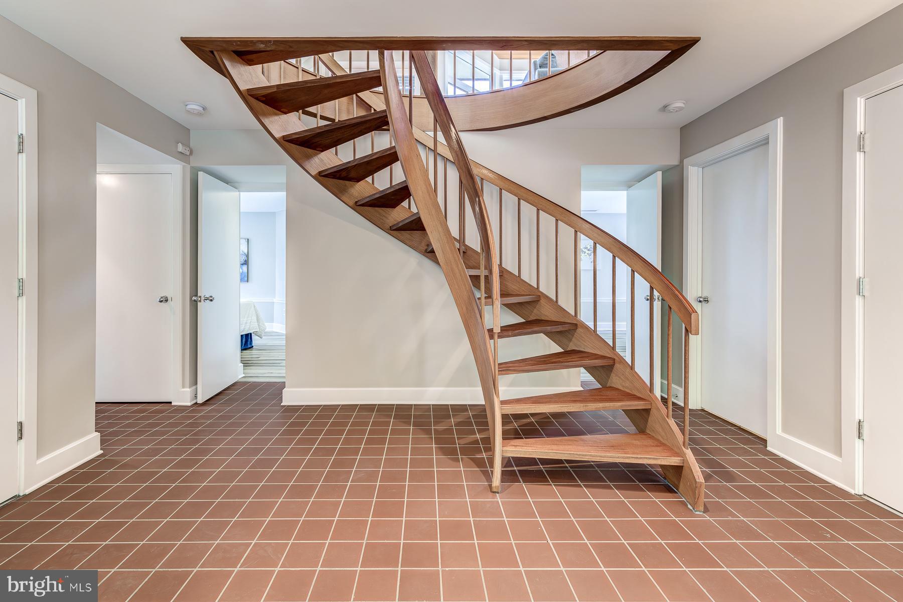 EDGEWATER BEACH - Residential