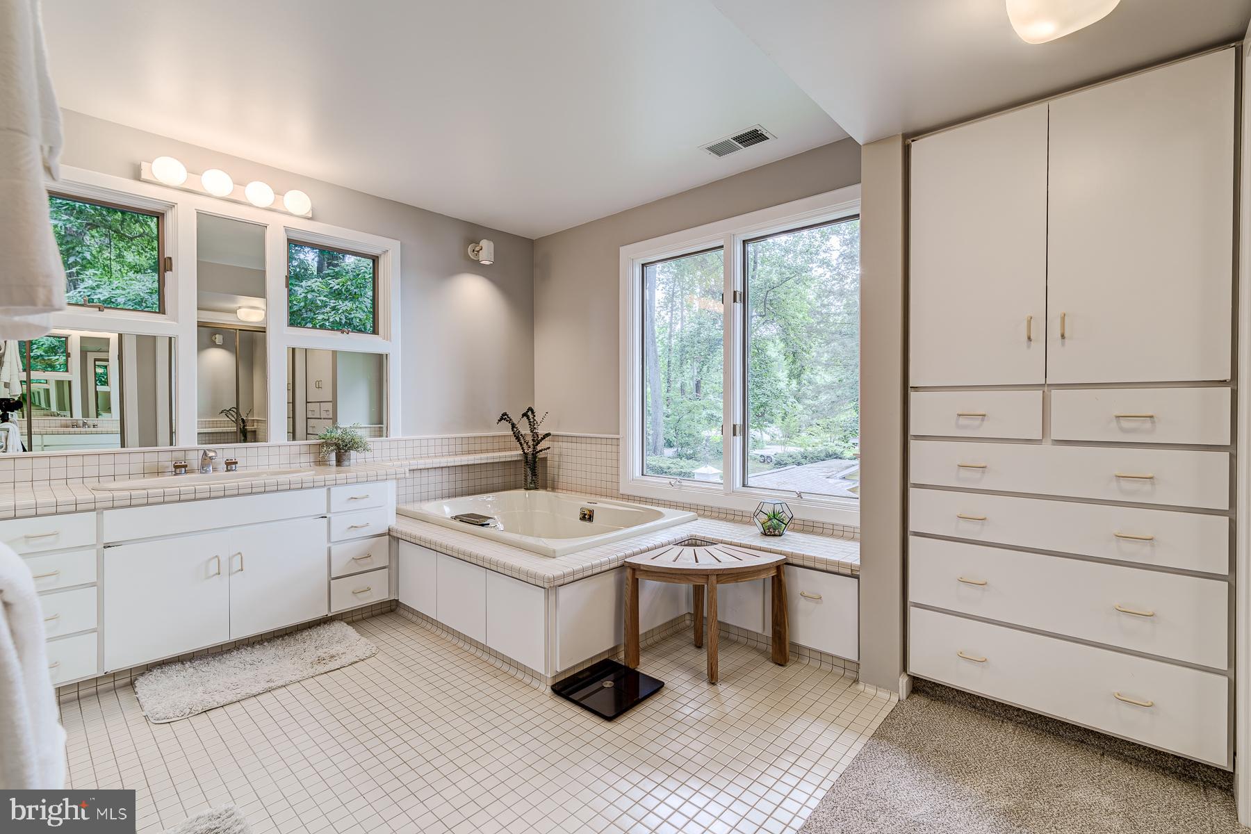 EDGEWATER BEACH - Residential