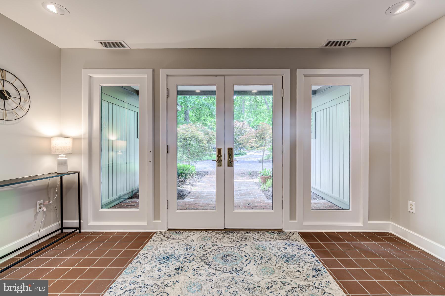 EDGEWATER BEACH - Residential