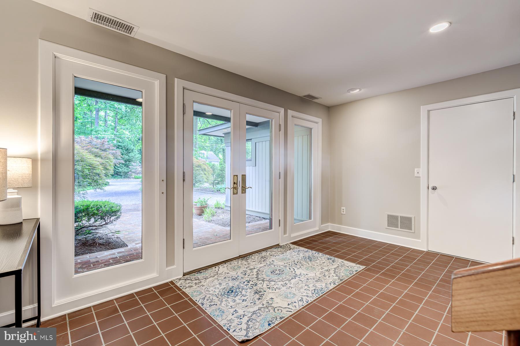 EDGEWATER BEACH - Residential