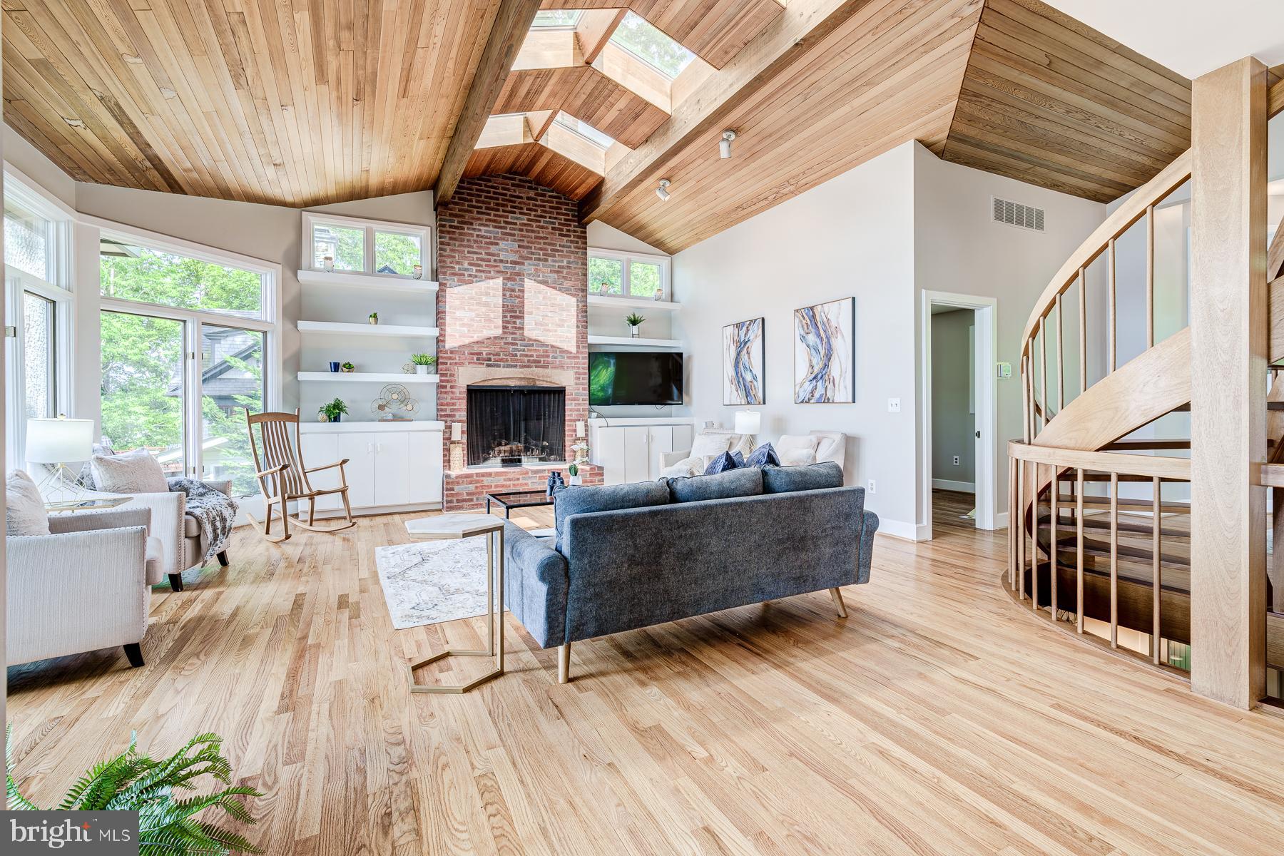 EDGEWATER BEACH - Residential