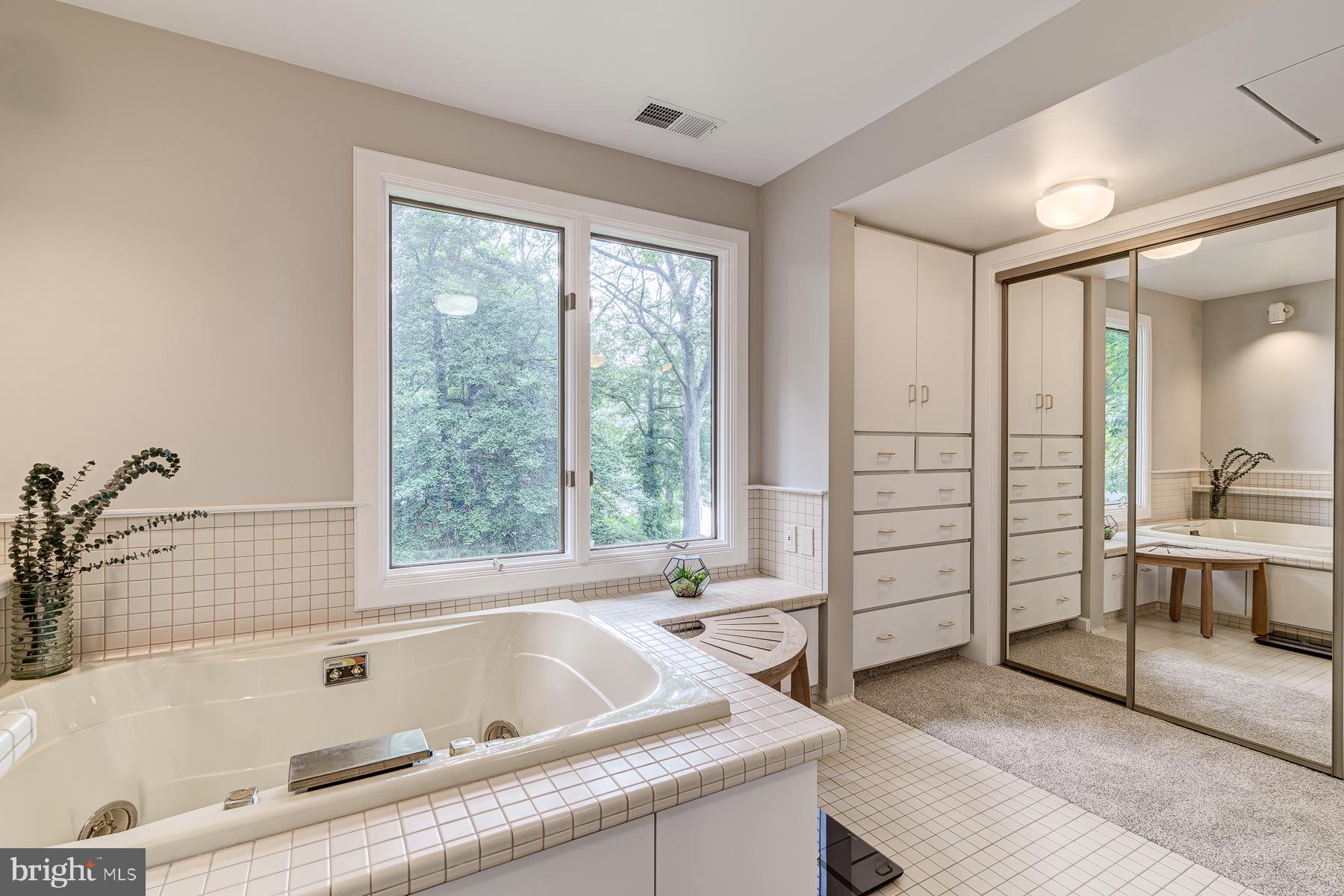 EDGEWATER BEACH - Residential