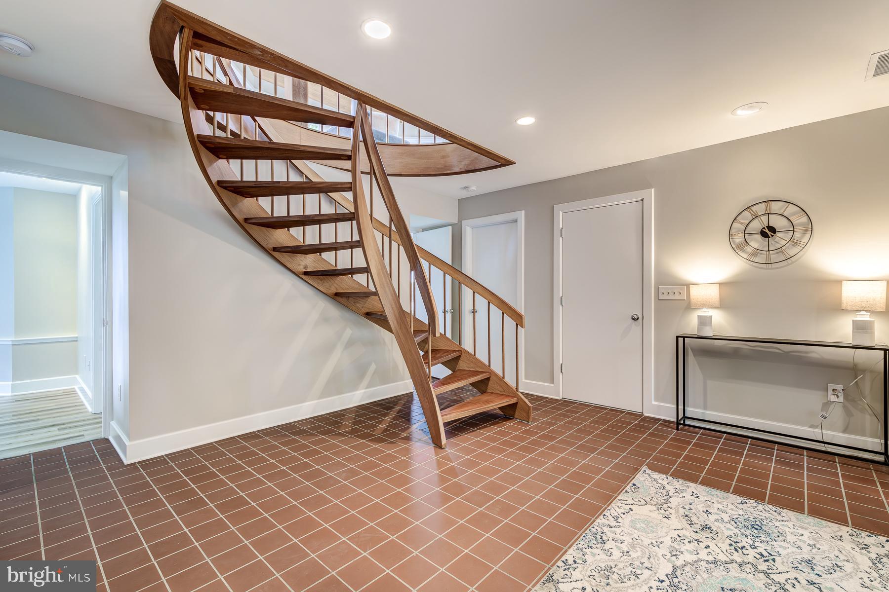 EDGEWATER BEACH - Residential