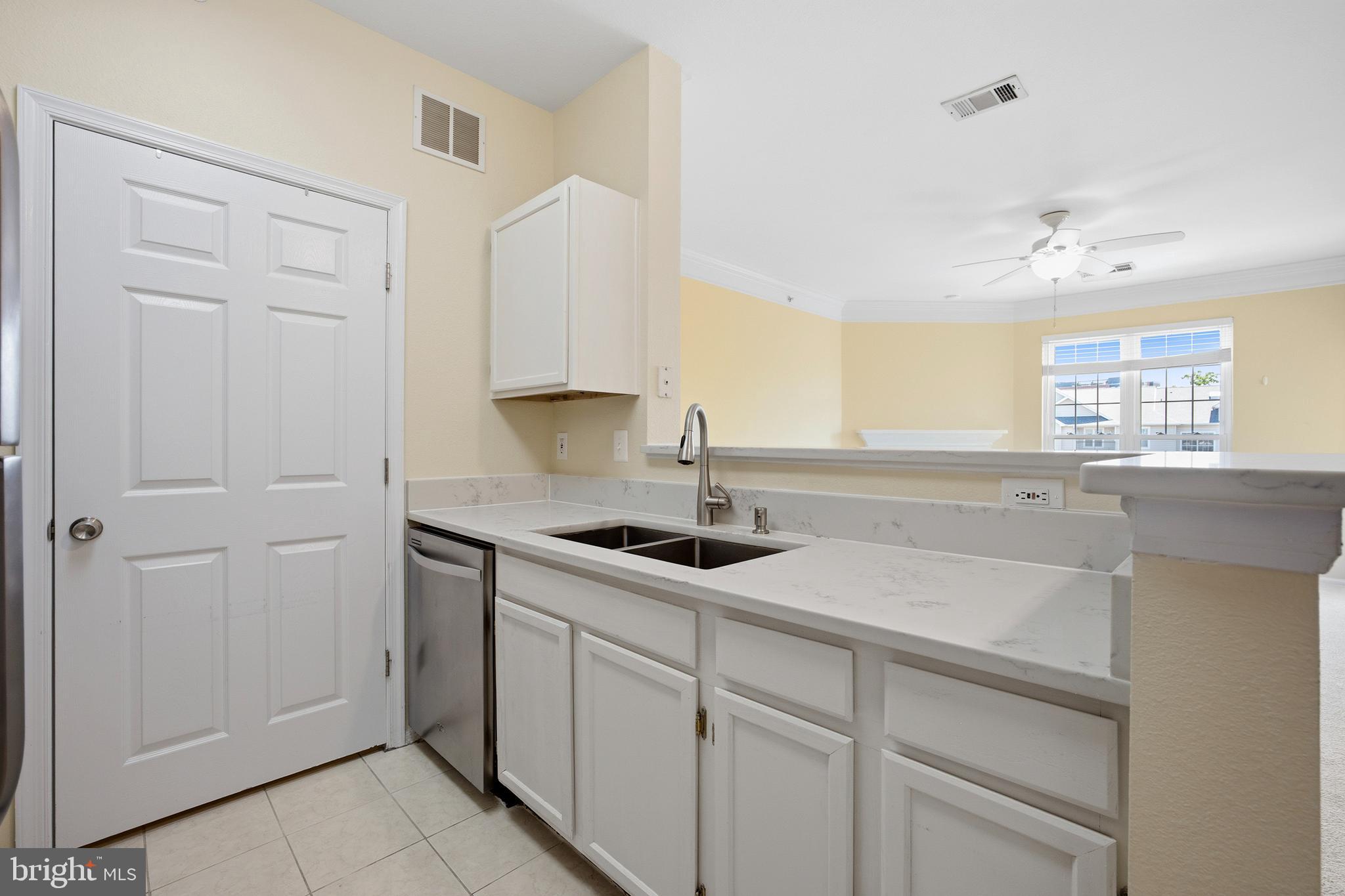 1580 SPRING GATE DRIVE 4415