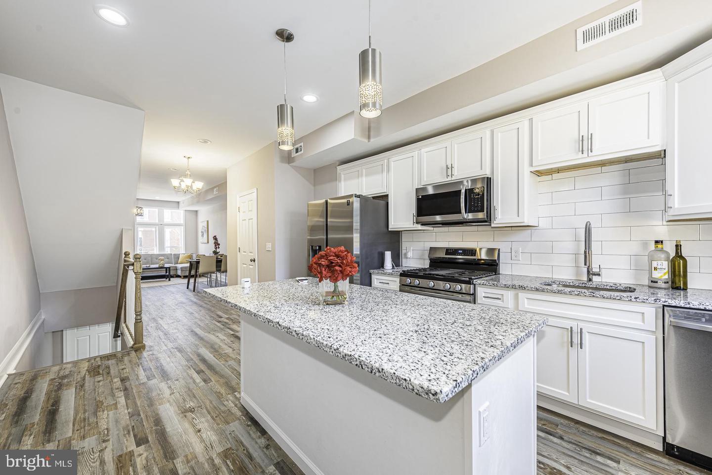 MADISON EASTEND - Residential Lease