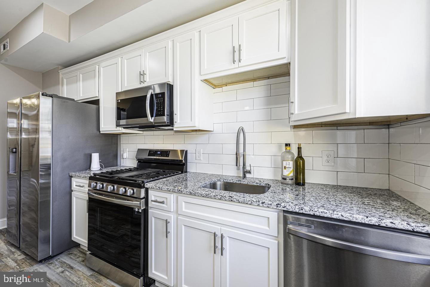 MADISON EASTEND - Residential Lease