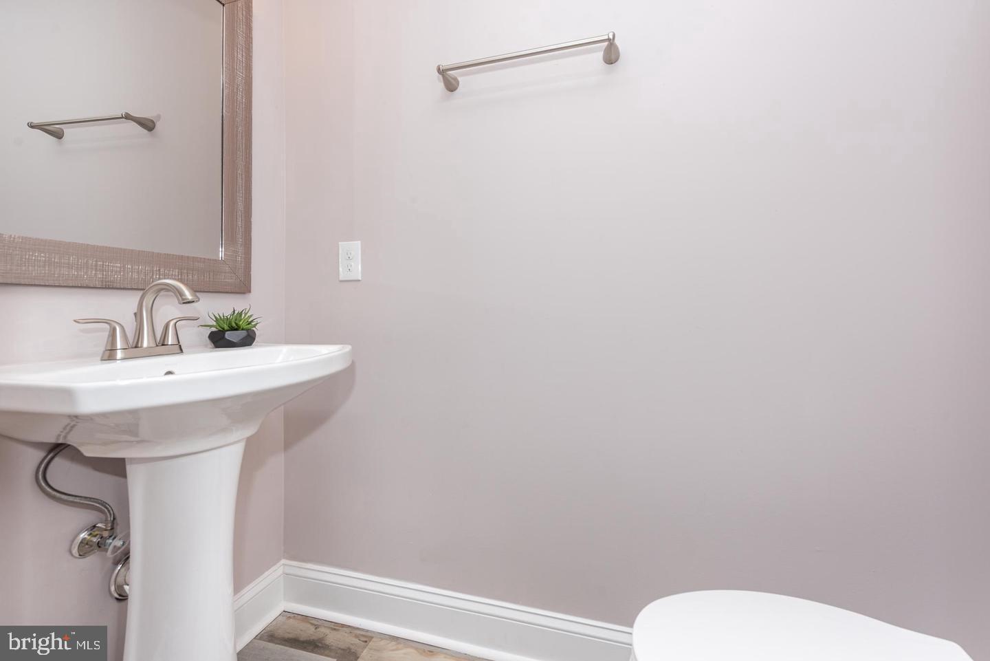 MADISON EASTEND - Residential Lease