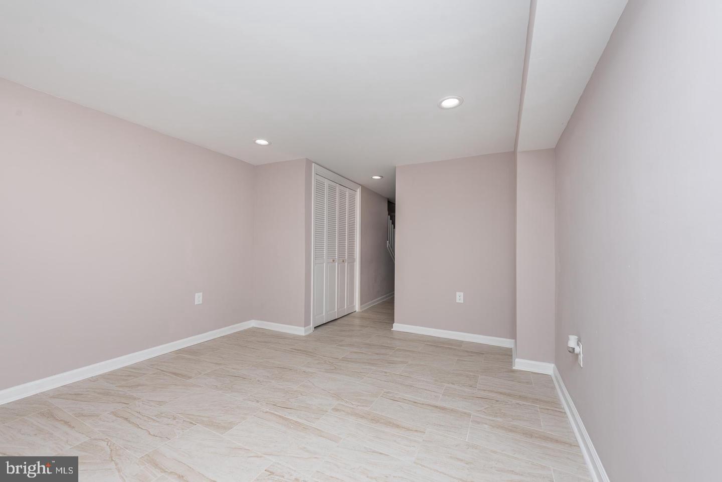 MADISON EASTEND - Residential Lease