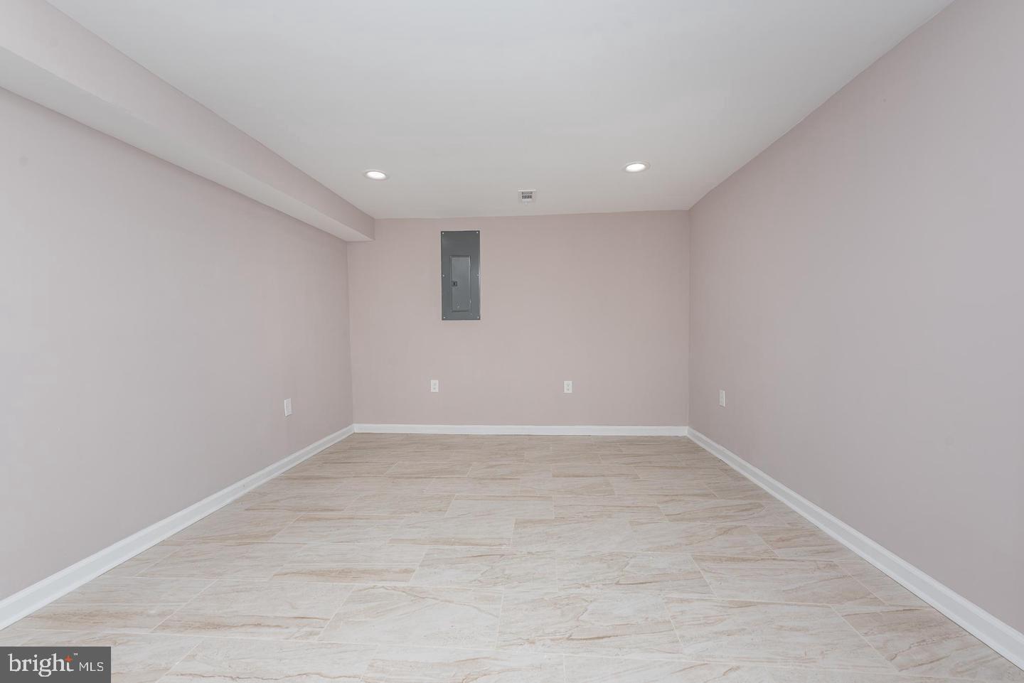 MADISON EASTEND - Residential Lease