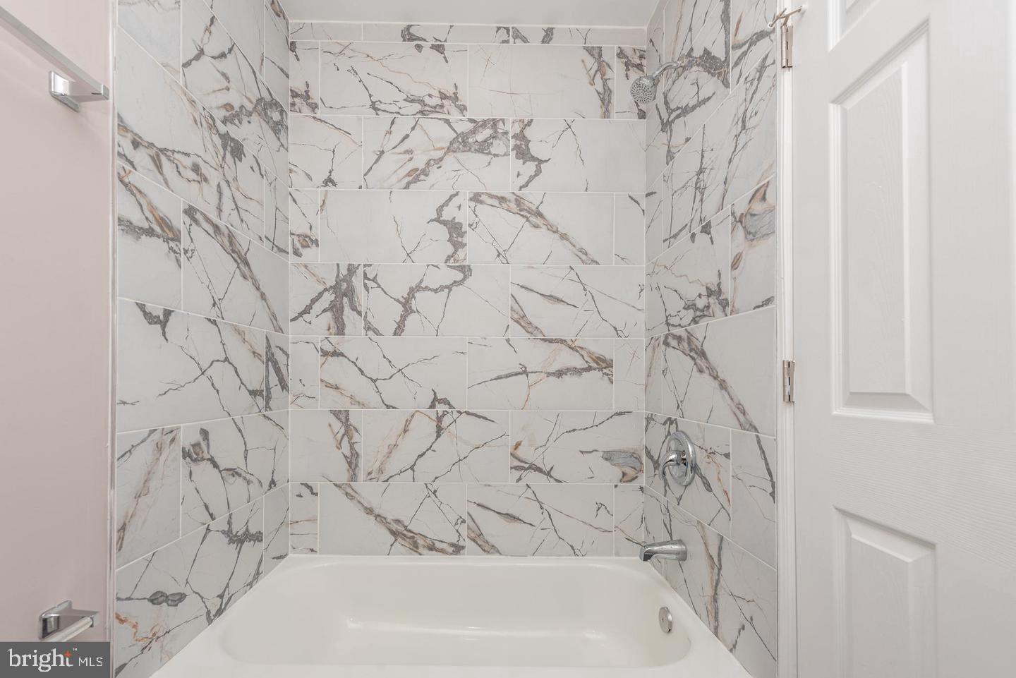 MADISON EASTEND - Residential Lease