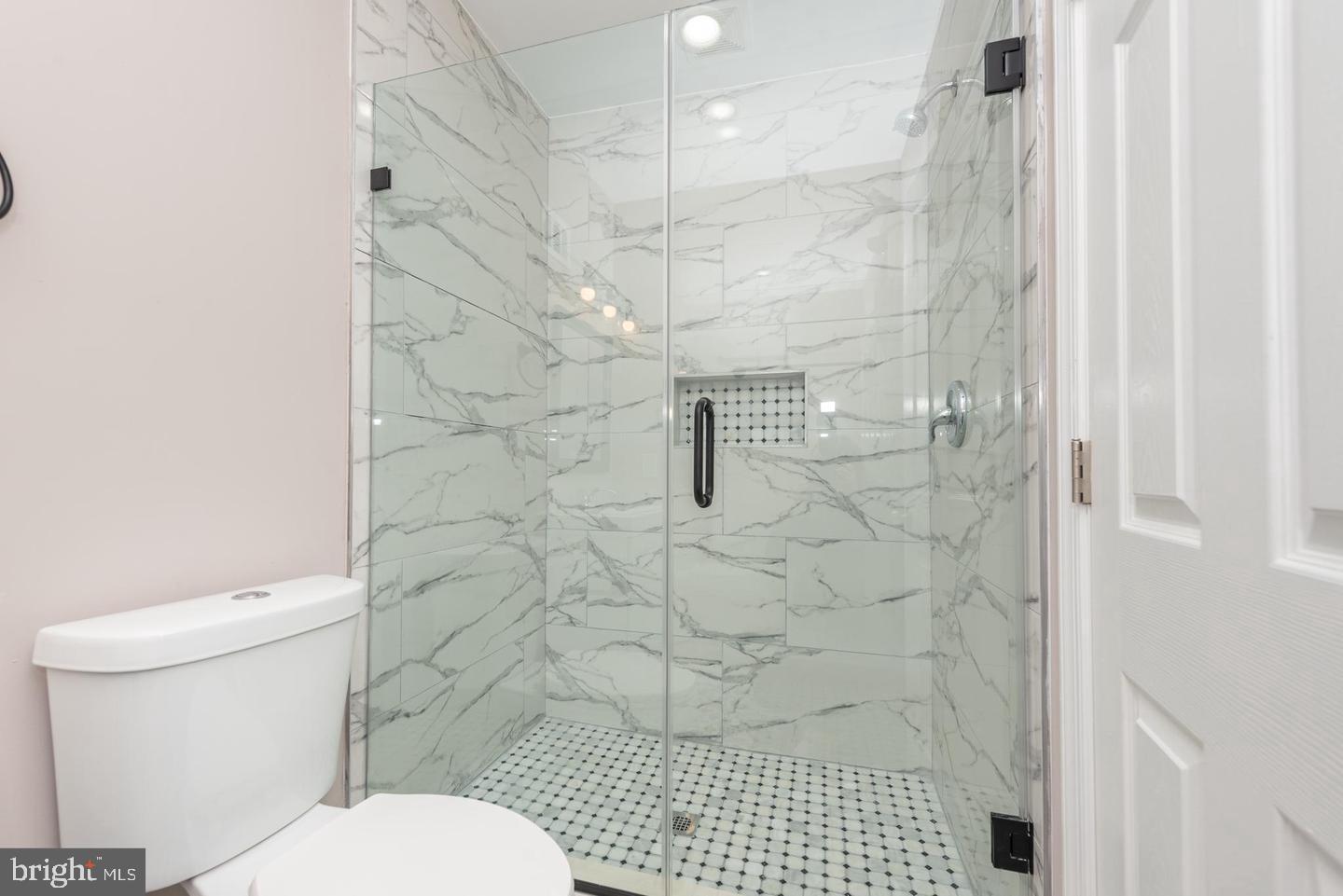 MADISON EASTEND - Residential Lease