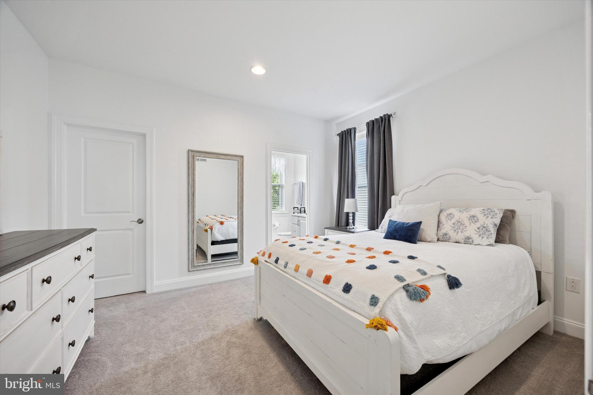 FOUNDERS RESERVE - Residential