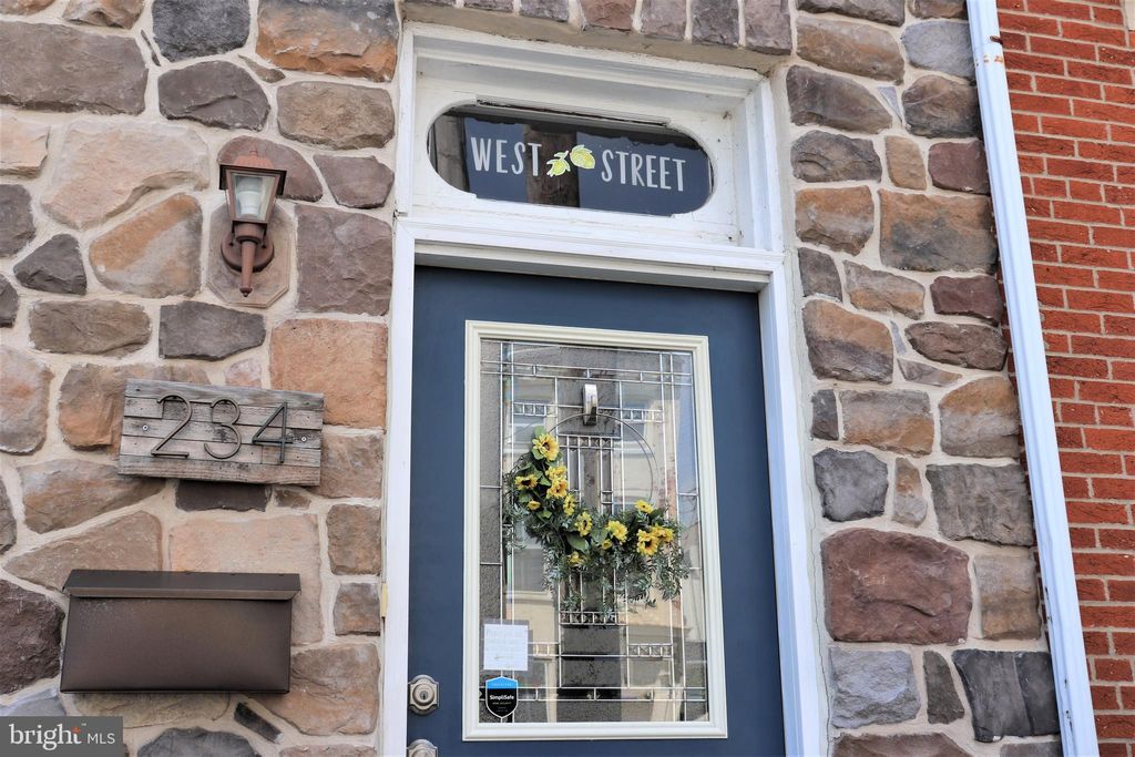 Photo of 234 W LEMON ST, LANCASTER, PA 17603 (MLS # PALA2039300)