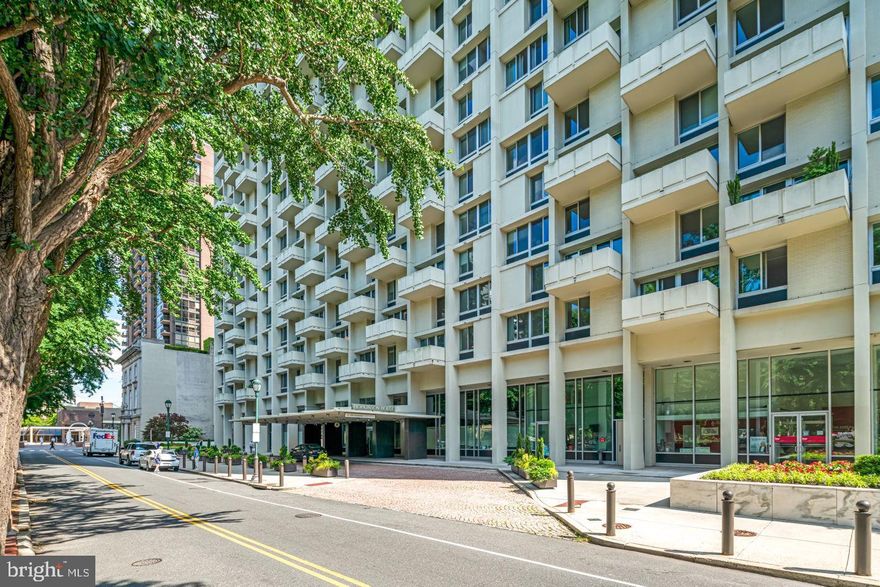 Light-filled, southern exposure two bedroom corner unit featuring a balcony and huge windows emitting wonderful natural light, This unit, which overlooks the beautiful landscaped courtyard, offers a perfect opportunity for its new owner to update and make it their own. The  welcoming entry foyer has closets on both sides, one side is a coat closet and adjacent washer/dryer, the other side is a huge storage space. The foyer leads to a large, open living/dining area with a sliding glass door to the balcony, two large windows and another closet.The kitchen offers good cabinet and counter space and can be opened to provide even more light. The spacious primary bedroom features an ensuite half bath, a wall of closets and an extra large window. The generously sized 2nd bedroom also includes a large window as well as excellent closet space. Both bedrooms have access to a full hall bath. The modernist, award-winning Hopkinson House is a full service, non-smoking building with 24hr desk staff, a fabuolus rooftop pool (fee), a gorgeous  landscaped patio, underground garage (fee), a  convenience store and hair salon in the lobby, a library and meeting/party room in the solarium and is within easy access to the amenities of city living boasting a WalkScore of 100. Condo fee includes utilities, internet and cable TV.