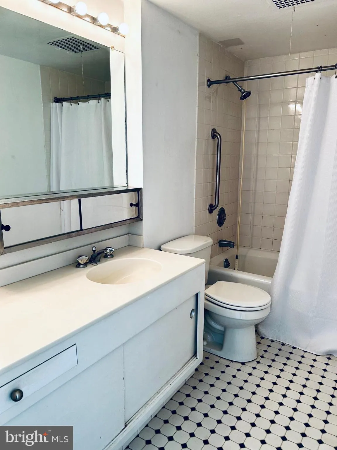 Philadelphia, Pennsylvania 19106, United States, 2 Bedrooms Bedrooms, ,2 BathroomsBathrooms,Residential,Active,227952